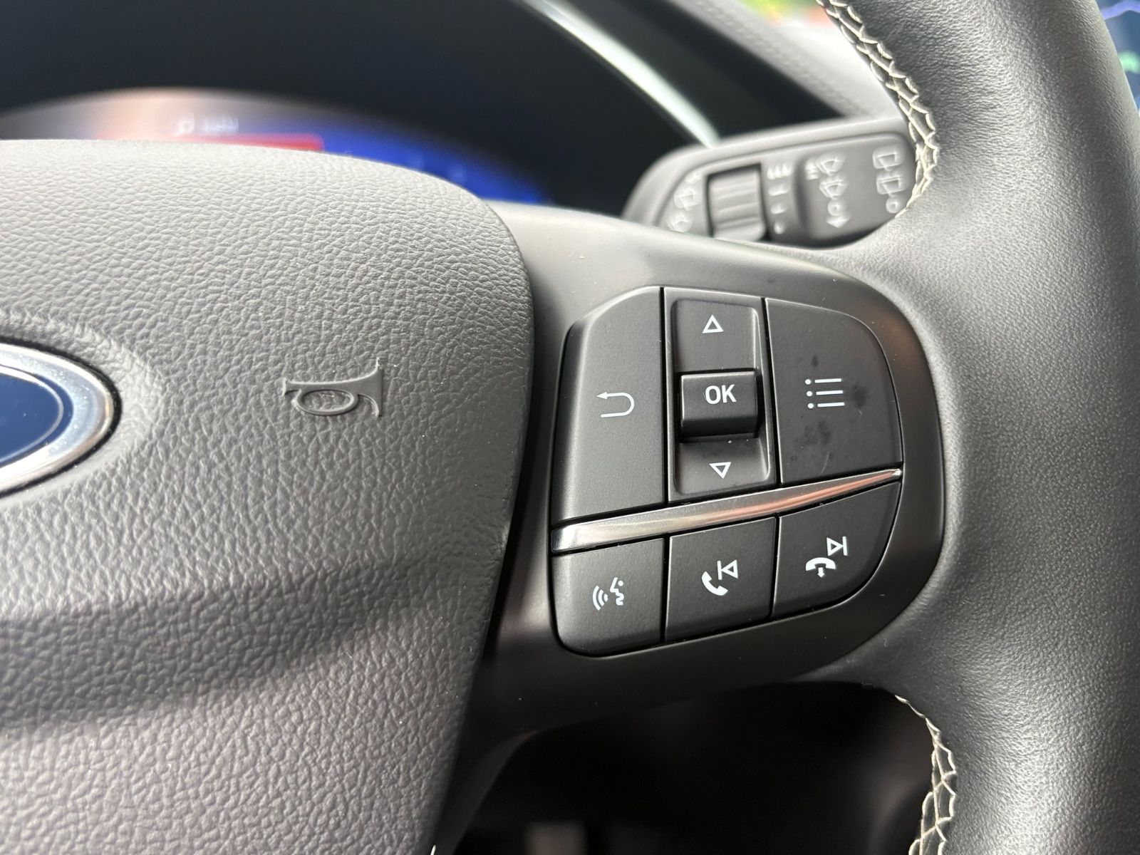 Fahrzeugabbildung Ford FOCUS VIGNALE *1.HAND*HEAD-UP*KAMERA*NAVI*