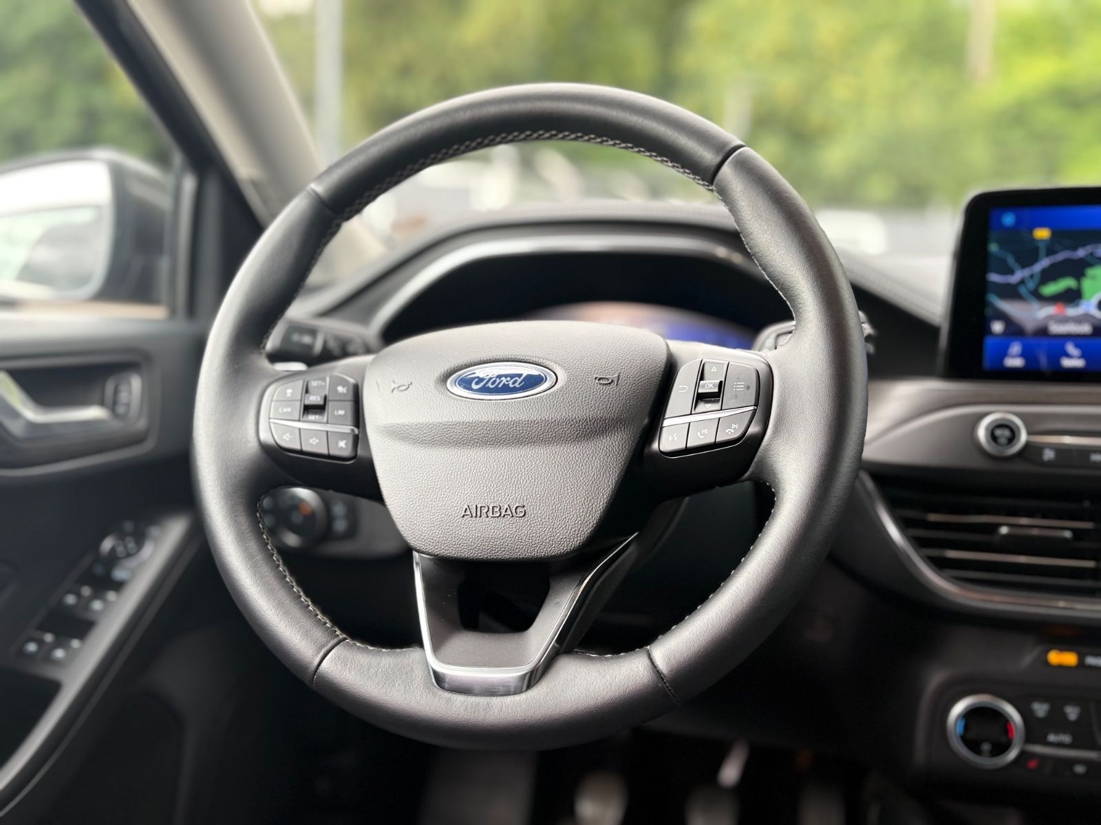 Fahrzeugabbildung Ford FOCUS VIGNALE *1.HAND*HEAD-UP*KAMERA*NAVI*