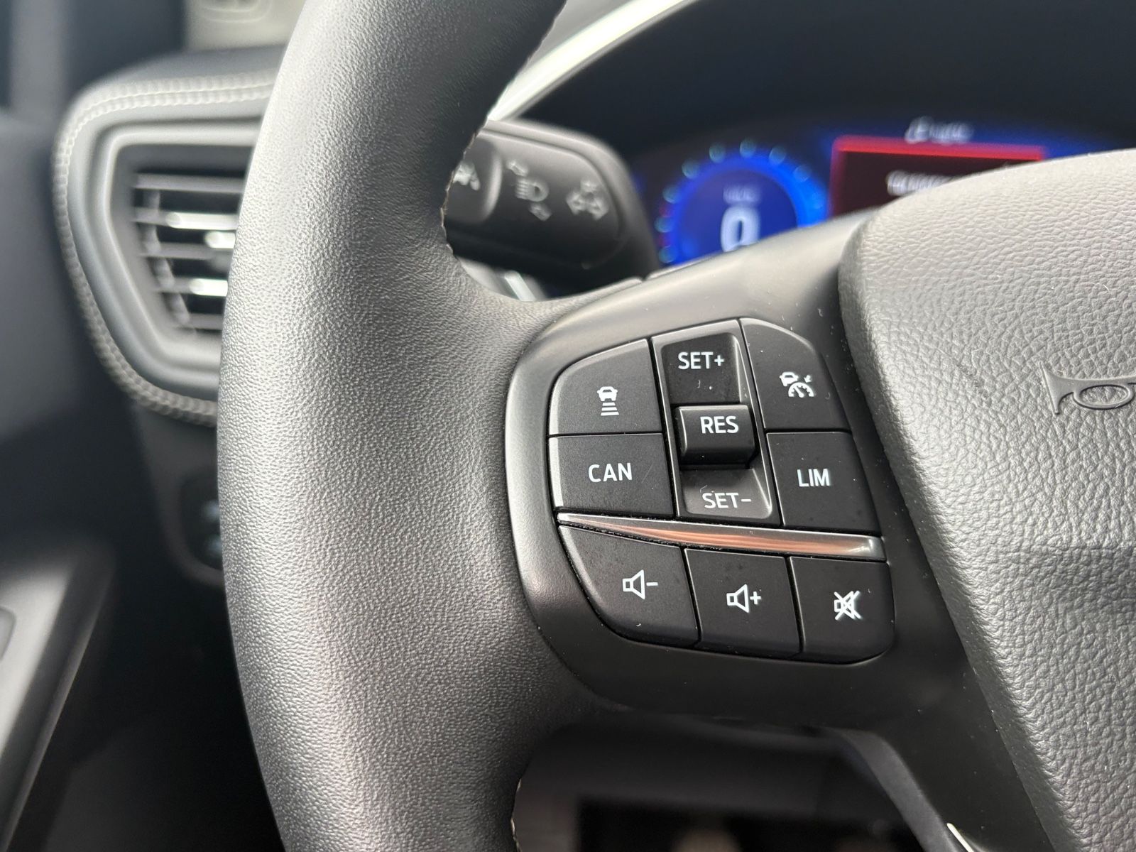 Fahrzeugabbildung Ford FOCUS VIGNALE *1.HAND*HEAD-UP*KAMERA*NAVI*