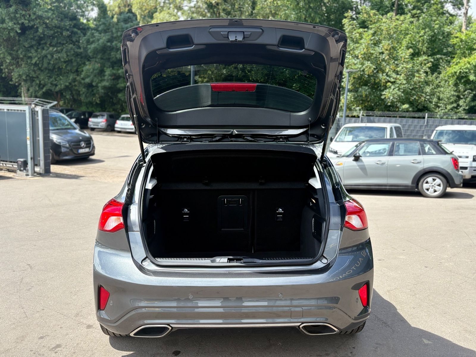 Fahrzeugabbildung Ford FOCUS VIGNALE *1.HAND*HEAD-UP*KAMERA*NAVI*