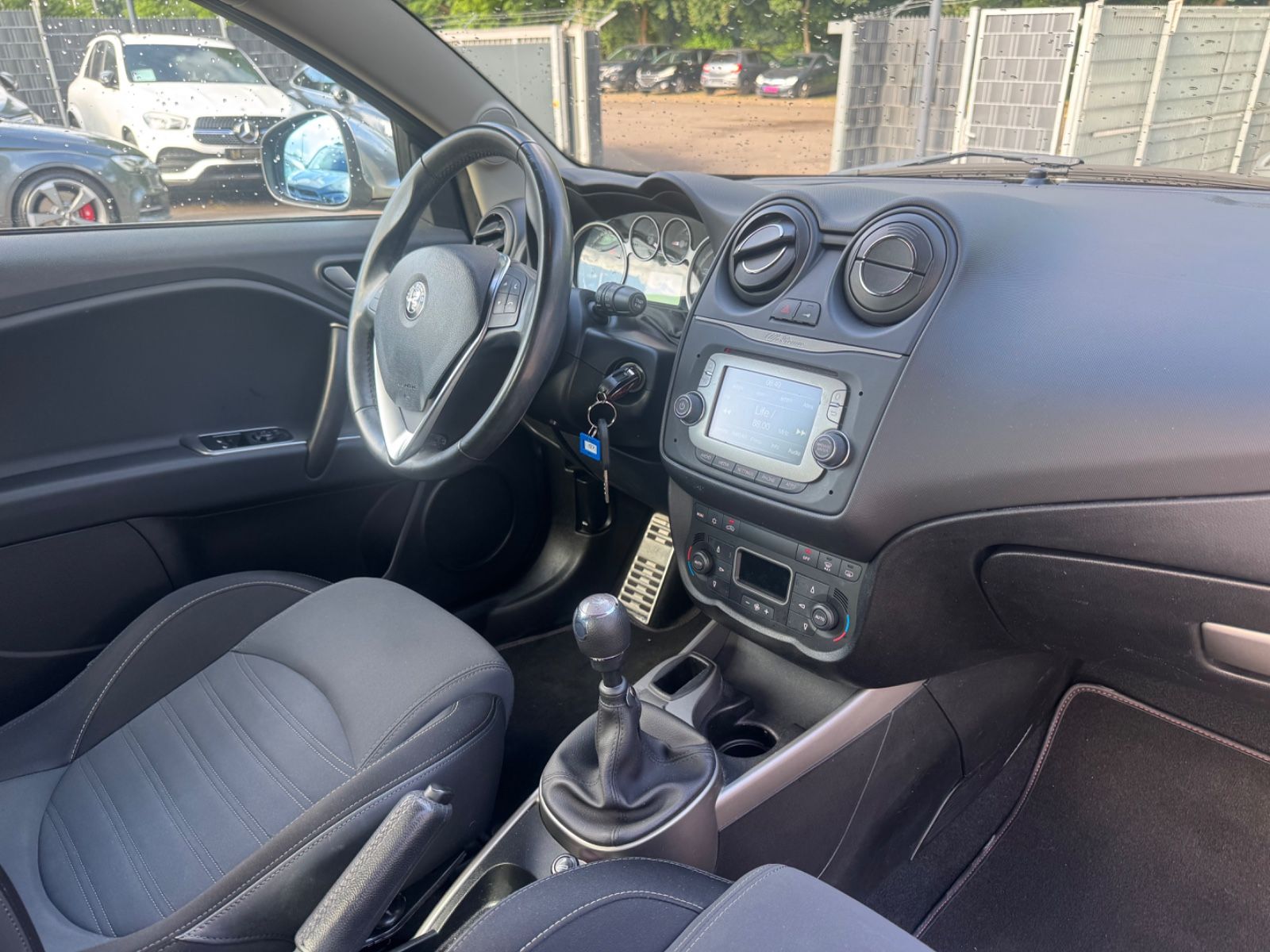 Fahrzeugabbildung Alfa Romeo MITO SUPER *8-FACH*PDC*KLIMA*ALU*