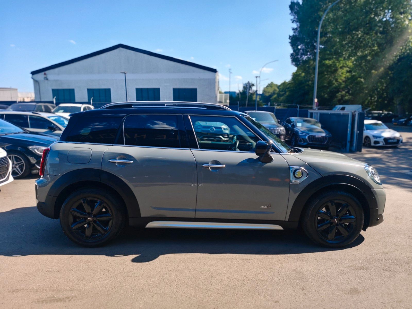 Fahrzeugabbildung MINI COUNTRYMAN COOPER SE *AUT*LED*SHZ*PANORAMA*KAM*