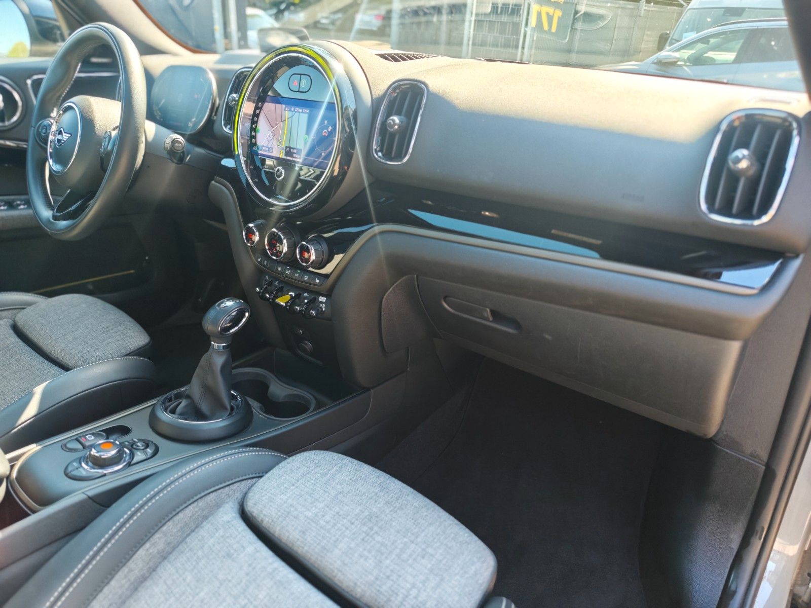 Fahrzeugabbildung MINI COUNTRYMAN COOPER SE *AUT*LED*SHZ*PANORAMA*KAM*