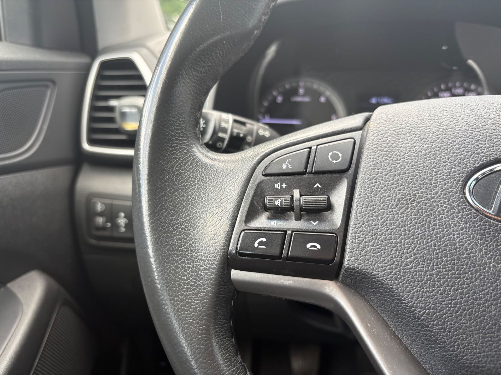 Fahrzeugabbildung Hyundai TUCSON STYLE 2WD *SHZ*ALU*NAVI*LED*KAM*