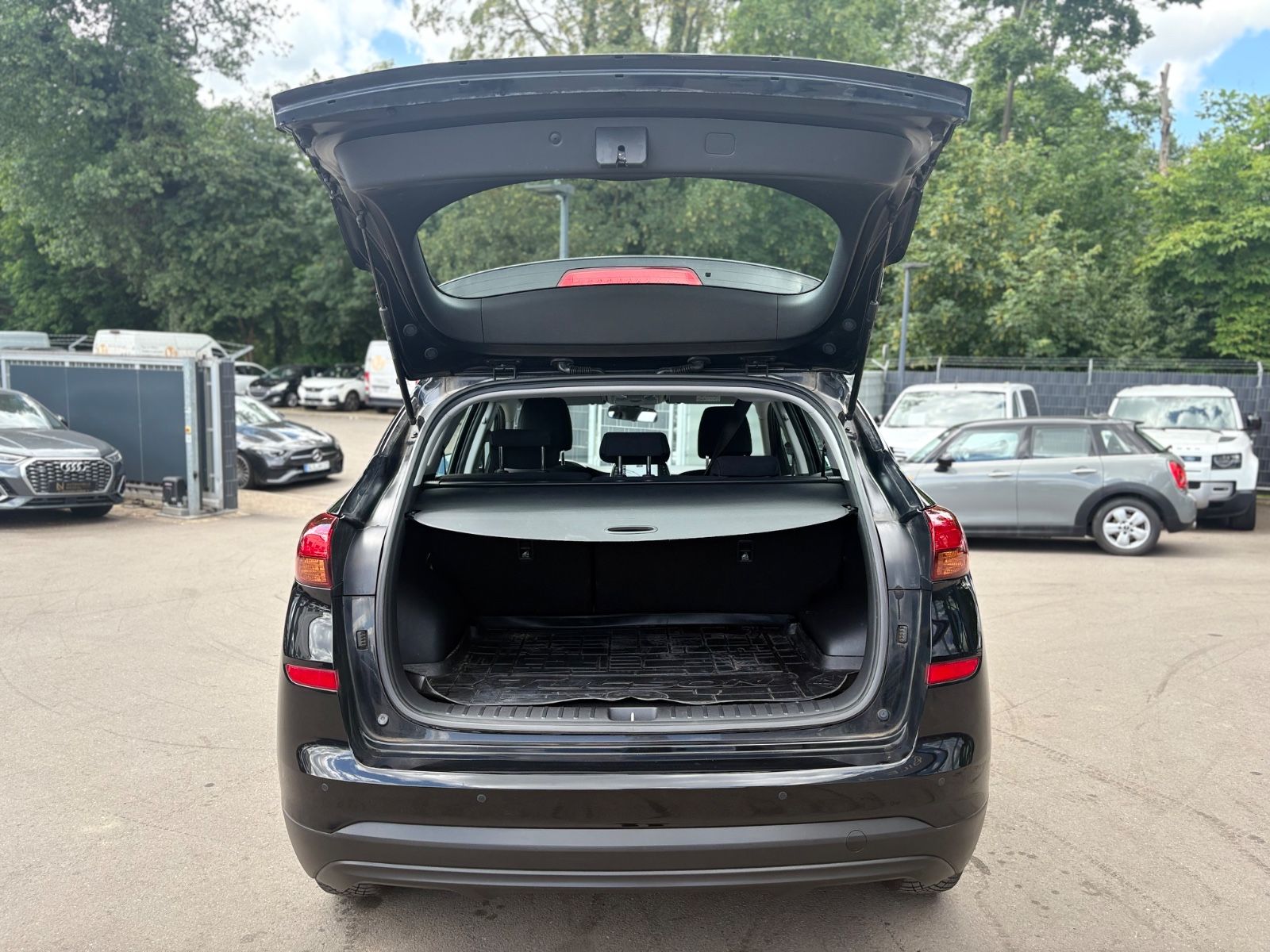 Fahrzeugabbildung Hyundai TUCSON STYLE 2WD *SHZ*ALU*NAVI*LED*KAM*