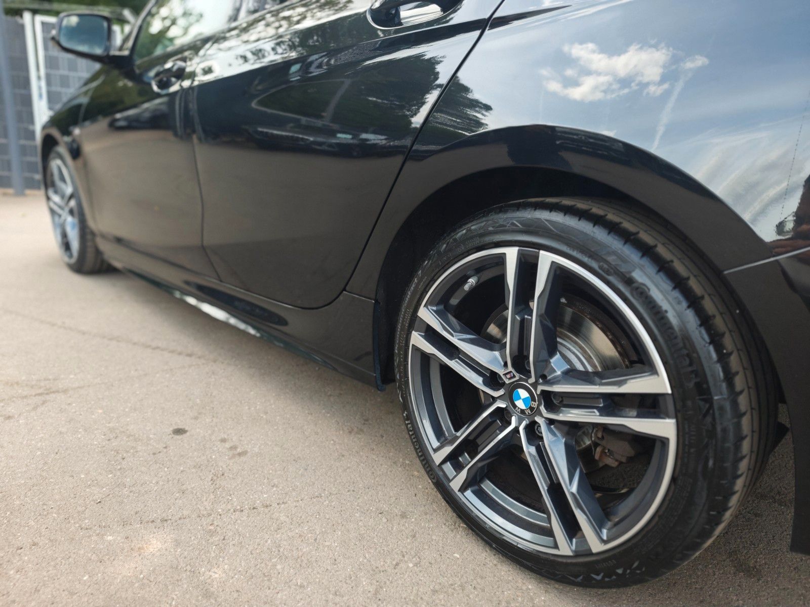 Fahrzeugabbildung BMW 120I M SPORTPAKET *SHADOW*NAVI*LED*ALCANTARA*TOP