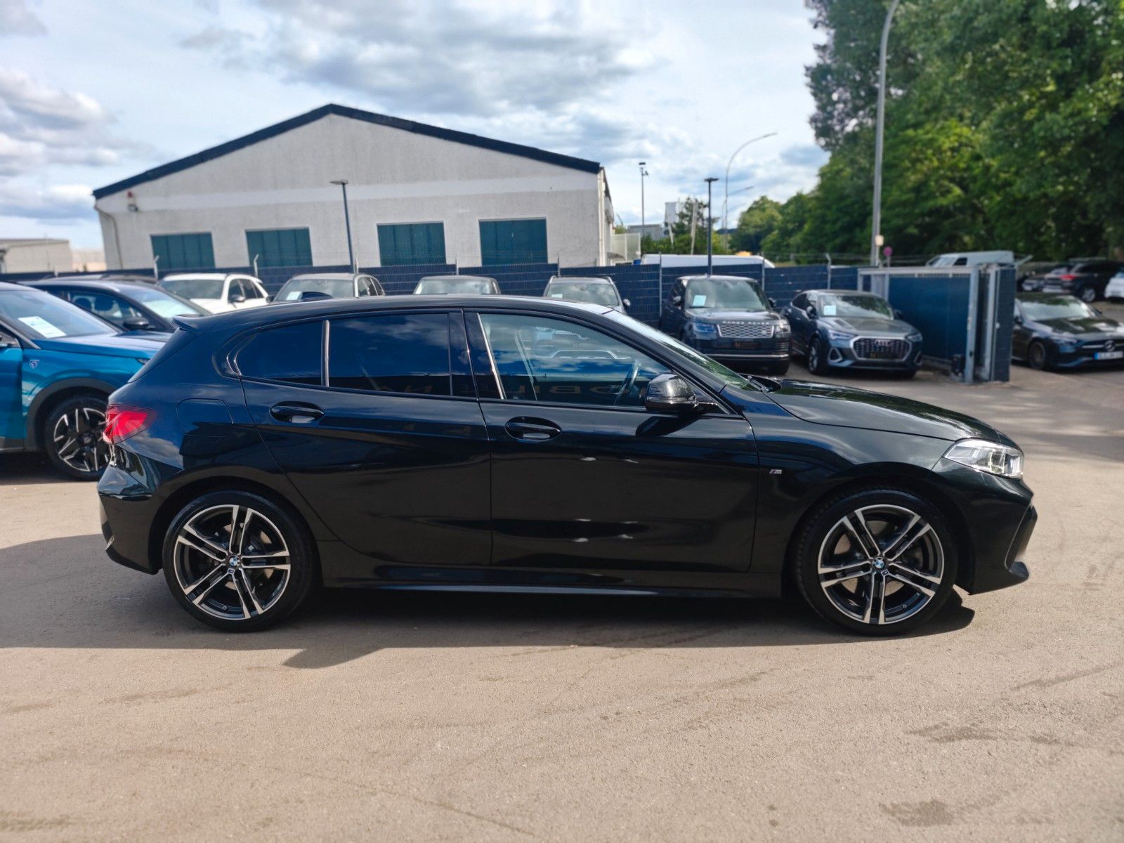 Fahrzeugabbildung BMW 120I M SPORTPAKET *SHADOW*NAVI*LED*ALCANTARA*TOP