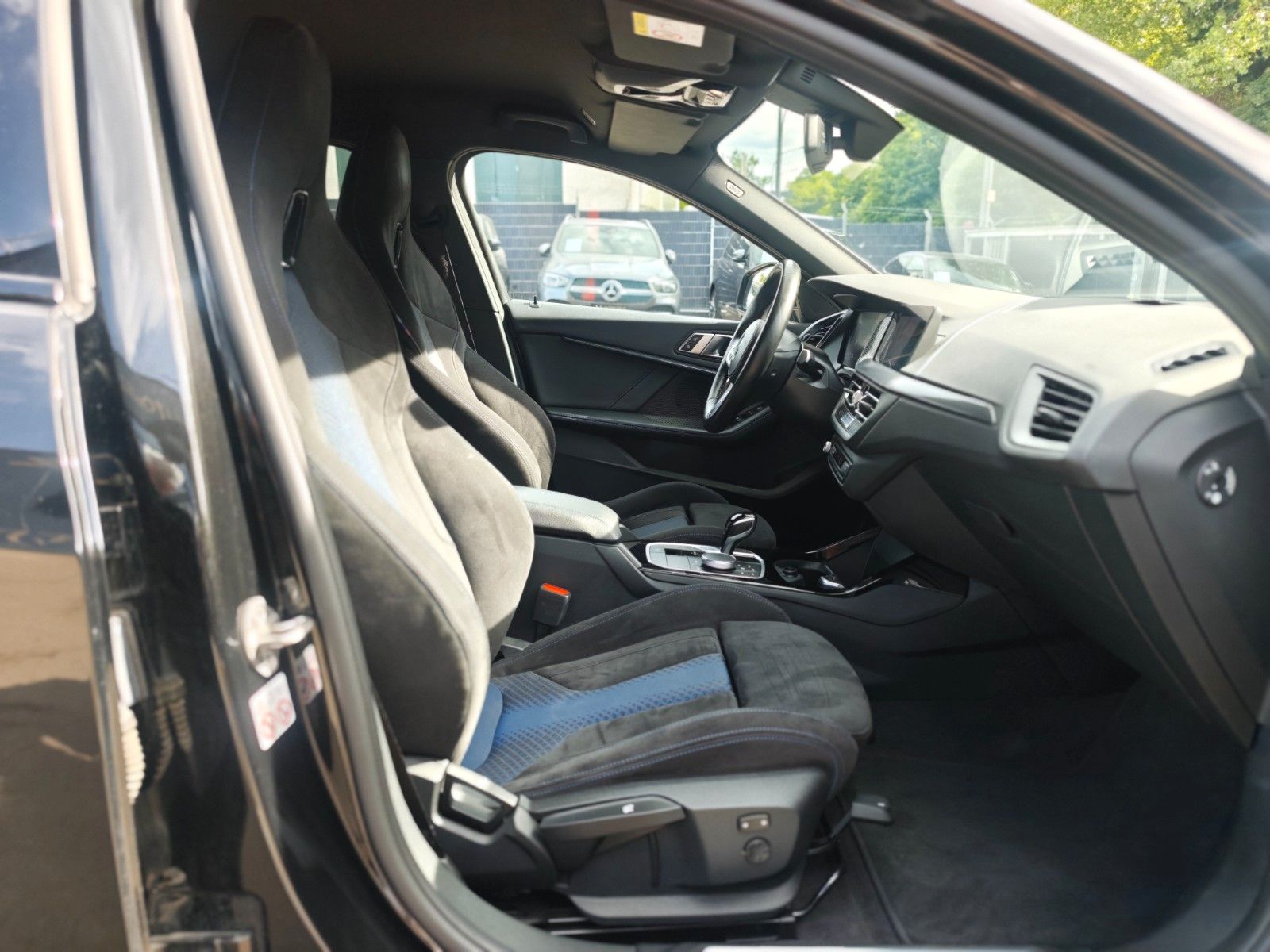 Fahrzeugabbildung BMW 120I M SPORTPAKET *SHADOW*NAVI*LED*ALCANTARA*TOP