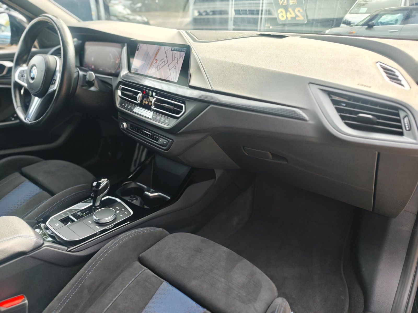 Fahrzeugabbildung BMW 120I M SPORTPAKET *SHADOW*NAVI*LED*ALCANTARA*TOP