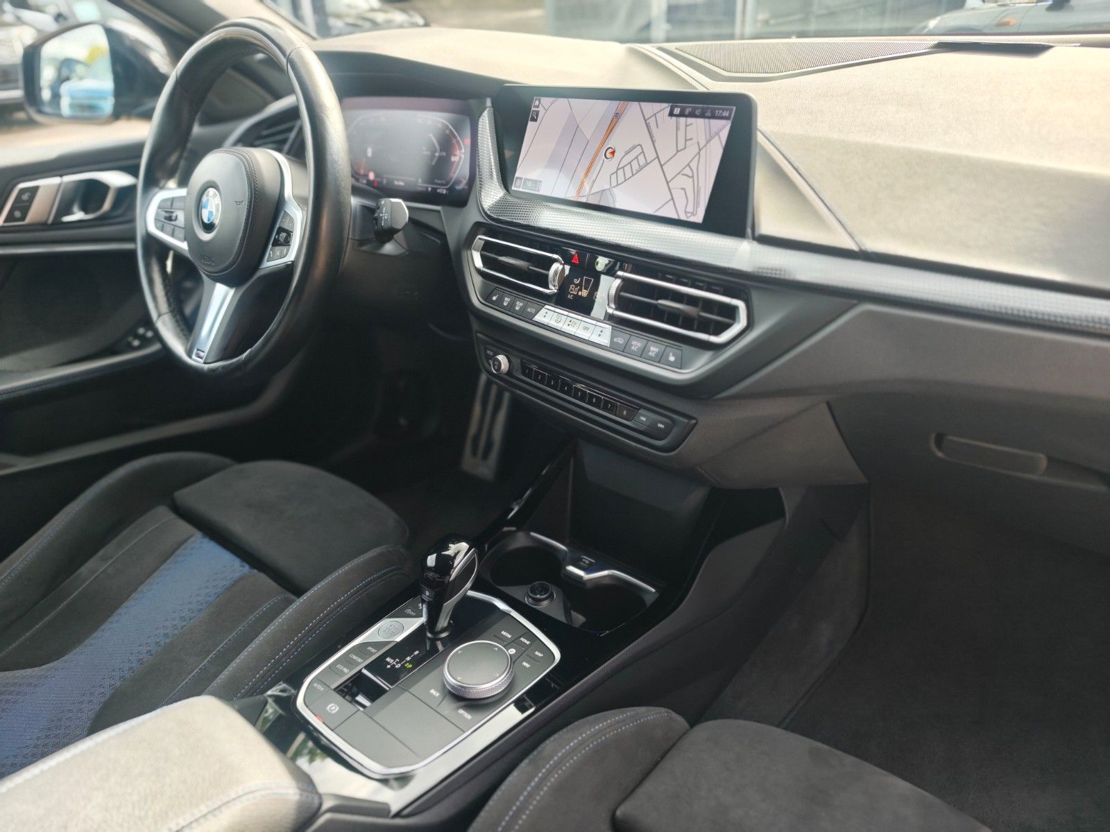 Fahrzeugabbildung BMW 120I M SPORTPAKET *SHADOW*NAVI*LED*ALCANTARA*TOP
