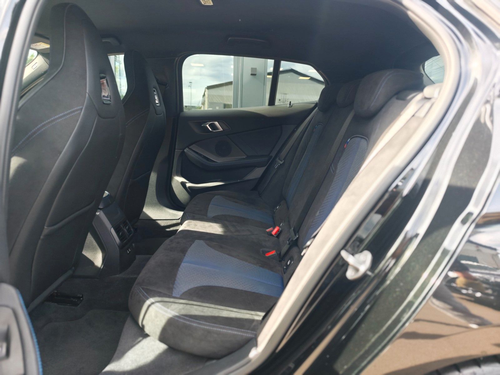 Fahrzeugabbildung BMW 120I M SPORTPAKET *SHADOW*NAVI*LED*ALCANTARA*TOP
