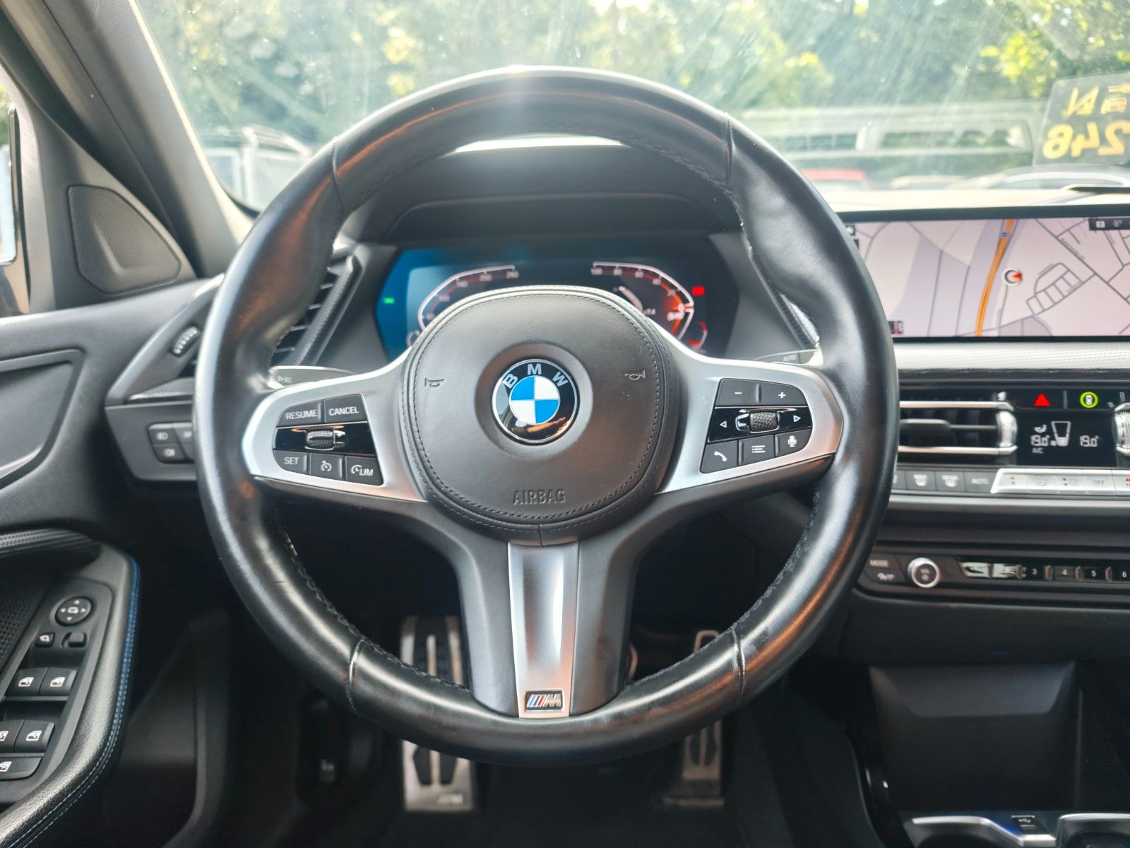 Fahrzeugabbildung BMW 120I M SPORTPAKET *SHADOW*NAVI*LED*ALCANTARA*TOP