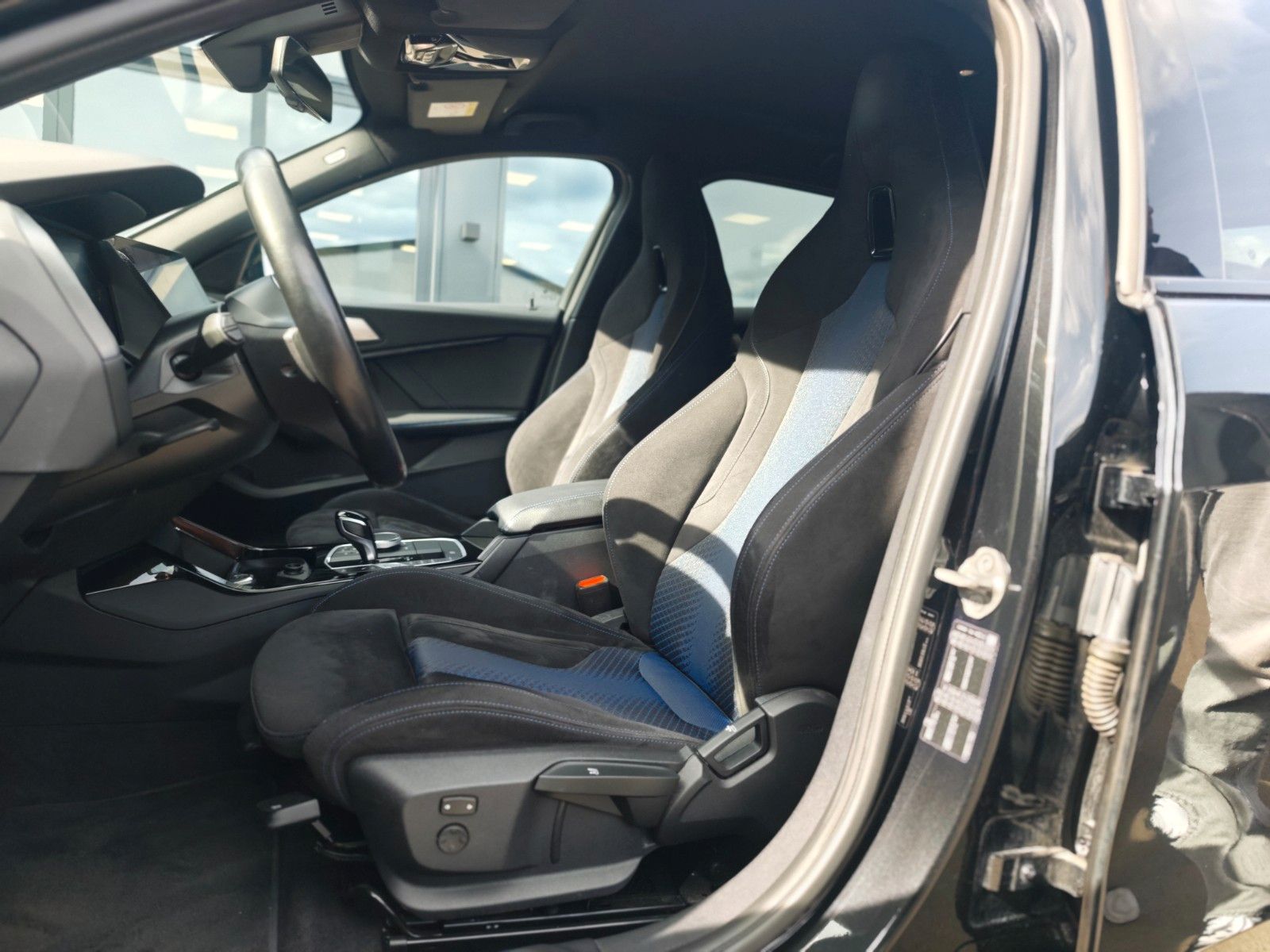 Fahrzeugabbildung BMW 120I M SPORTPAKET *SHADOW*NAVI*LED*ALCANTARA*TOP