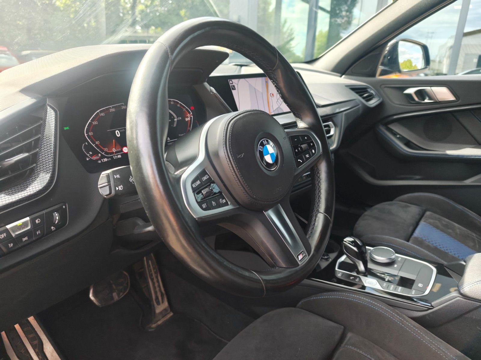 Fahrzeugabbildung BMW 120I M SPORTPAKET *SHADOW*NAVI*LED*ALCANTARA*TOP