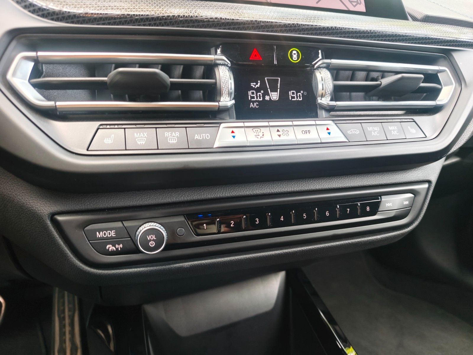 Fahrzeugabbildung BMW 120I M SPORTPAKET *SHADOW*NAVI*LED*ALCANTARA*TOP