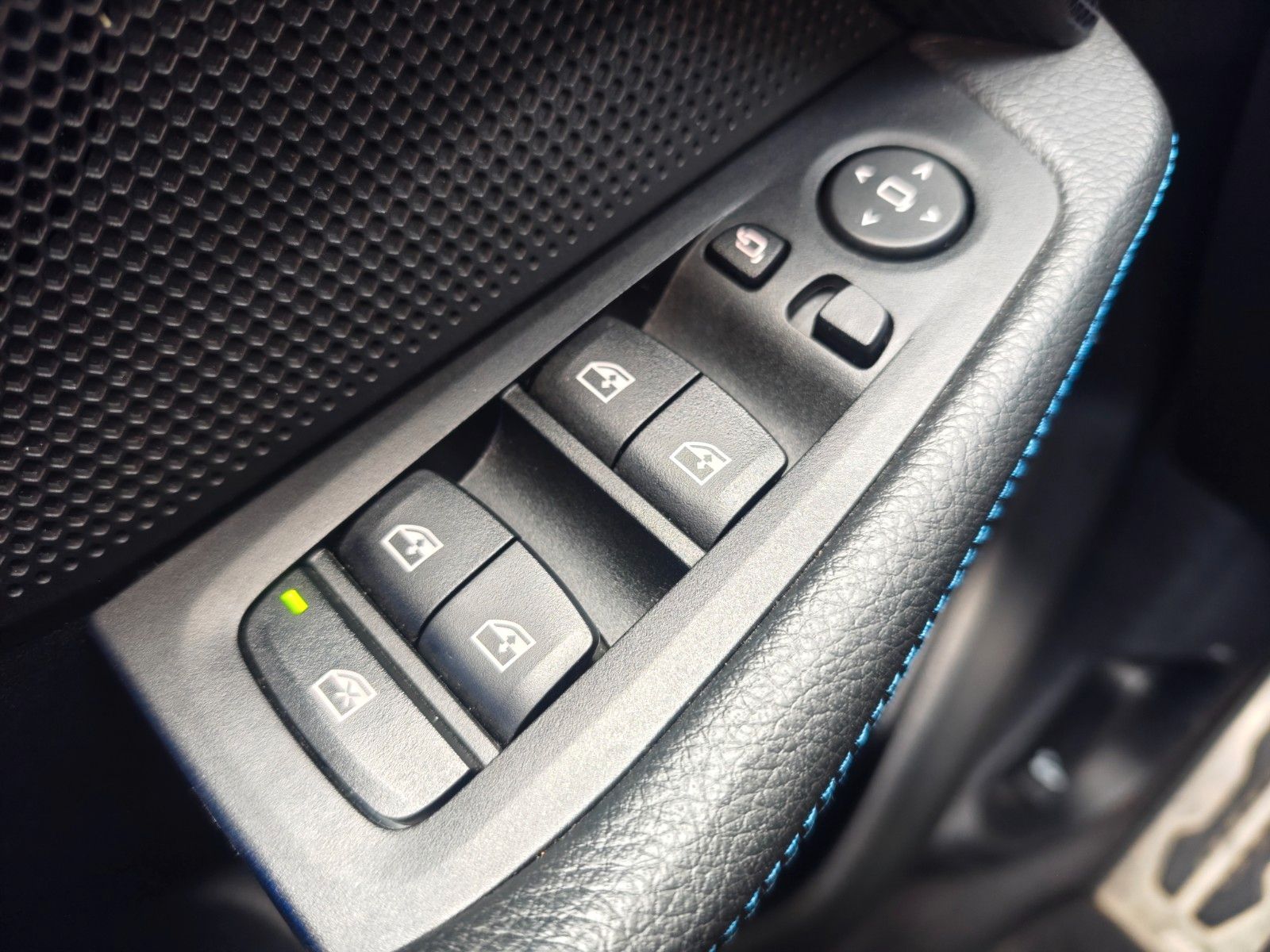 Fahrzeugabbildung BMW 120I M SPORTPAKET *SHADOW*NAVI*LED*ALCANTARA*TOP