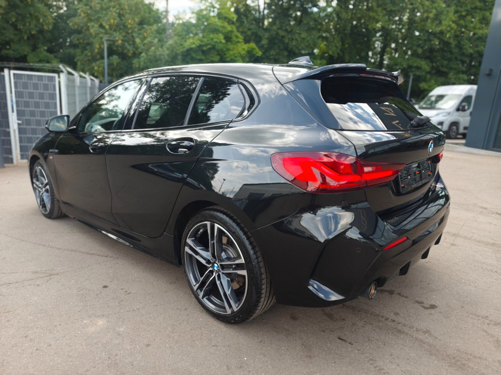 Fahrzeugabbildung BMW 120I M SPORTPAKET *SHADOW*NAVI*LED*ALCANTARA*TOP