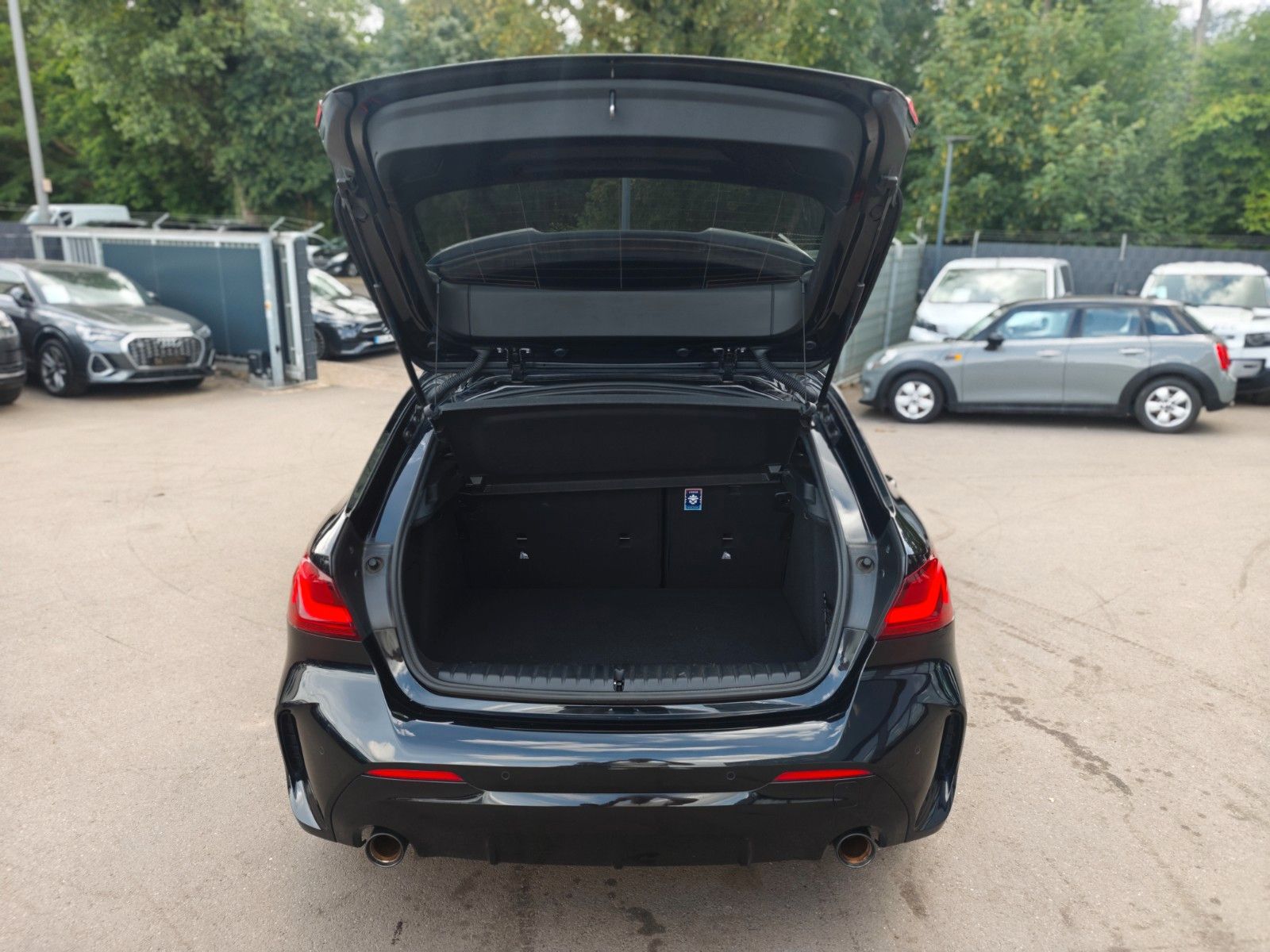 Fahrzeugabbildung BMW 120I M SPORTPAKET *SHADOW*NAVI*LED*ALCANTARA*TOP