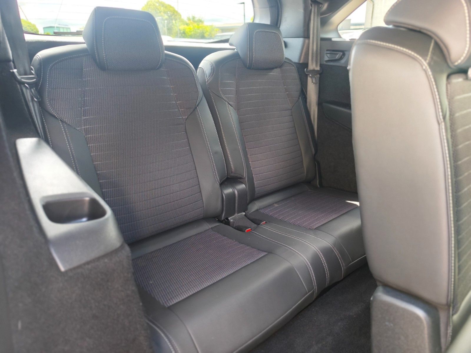 Fahrzeugabbildung Peugeot 5008 GT*APPLE CAR*NAVI*GARANTIE*7-SITZER*KAMERA*