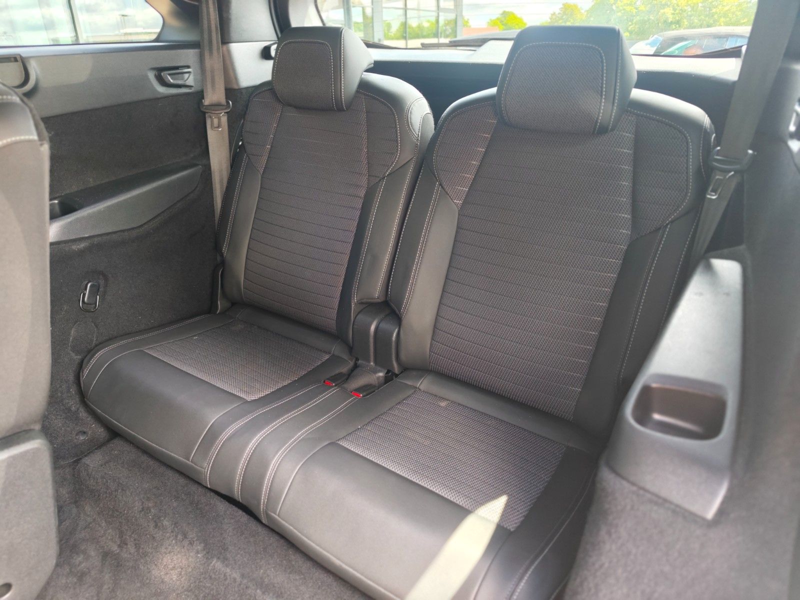 Fahrzeugabbildung Peugeot 5008 GT*APPLE CAR*NAVI*GARANTIE*7-SITZER*KAMERA*