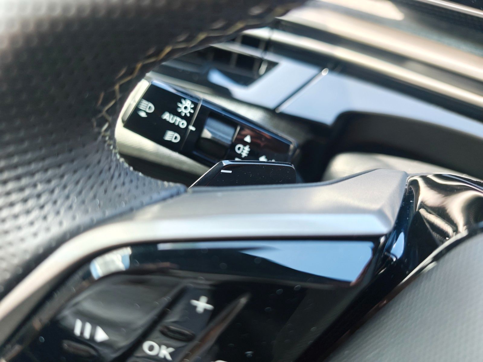 Fahrzeugabbildung Peugeot 5008 GT*APPLE CAR*NAVI*GARANTIE*7-SITZER*KAMERA*