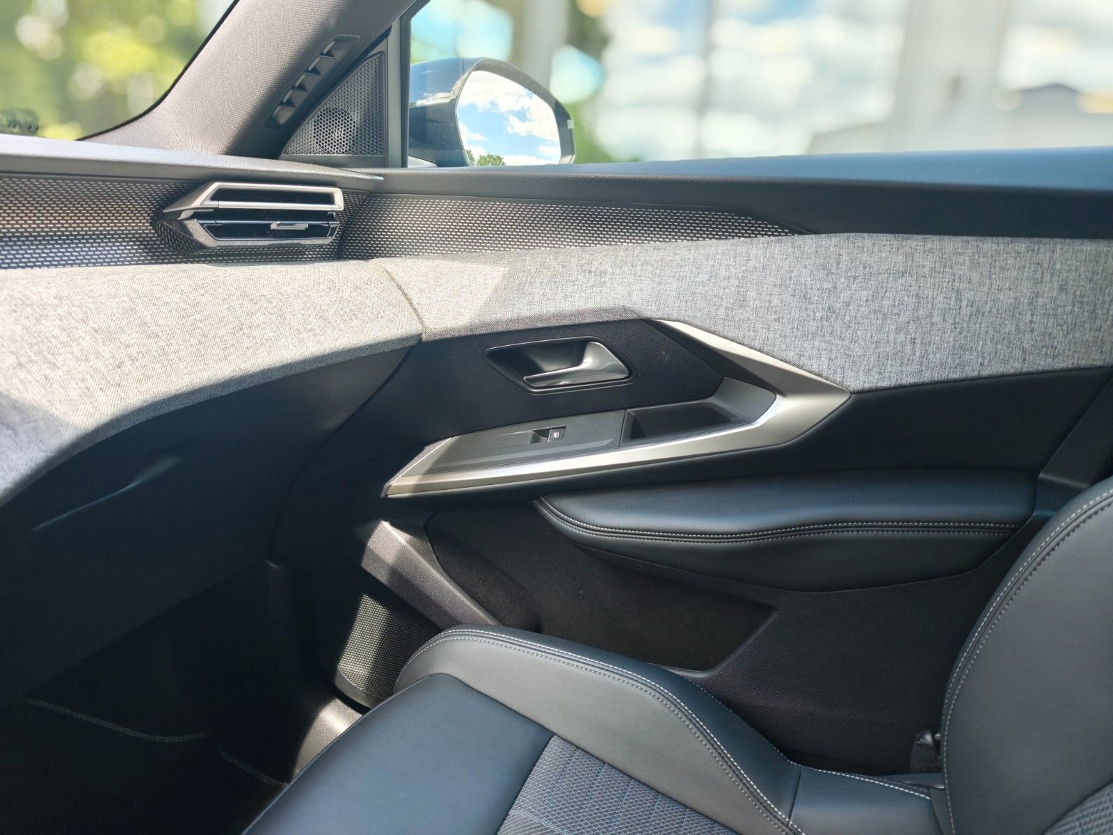 Fahrzeugabbildung Peugeot 5008 GT*APPLE CAR*NAVI*GARANTIE*7-SITZER*KAMERA*
