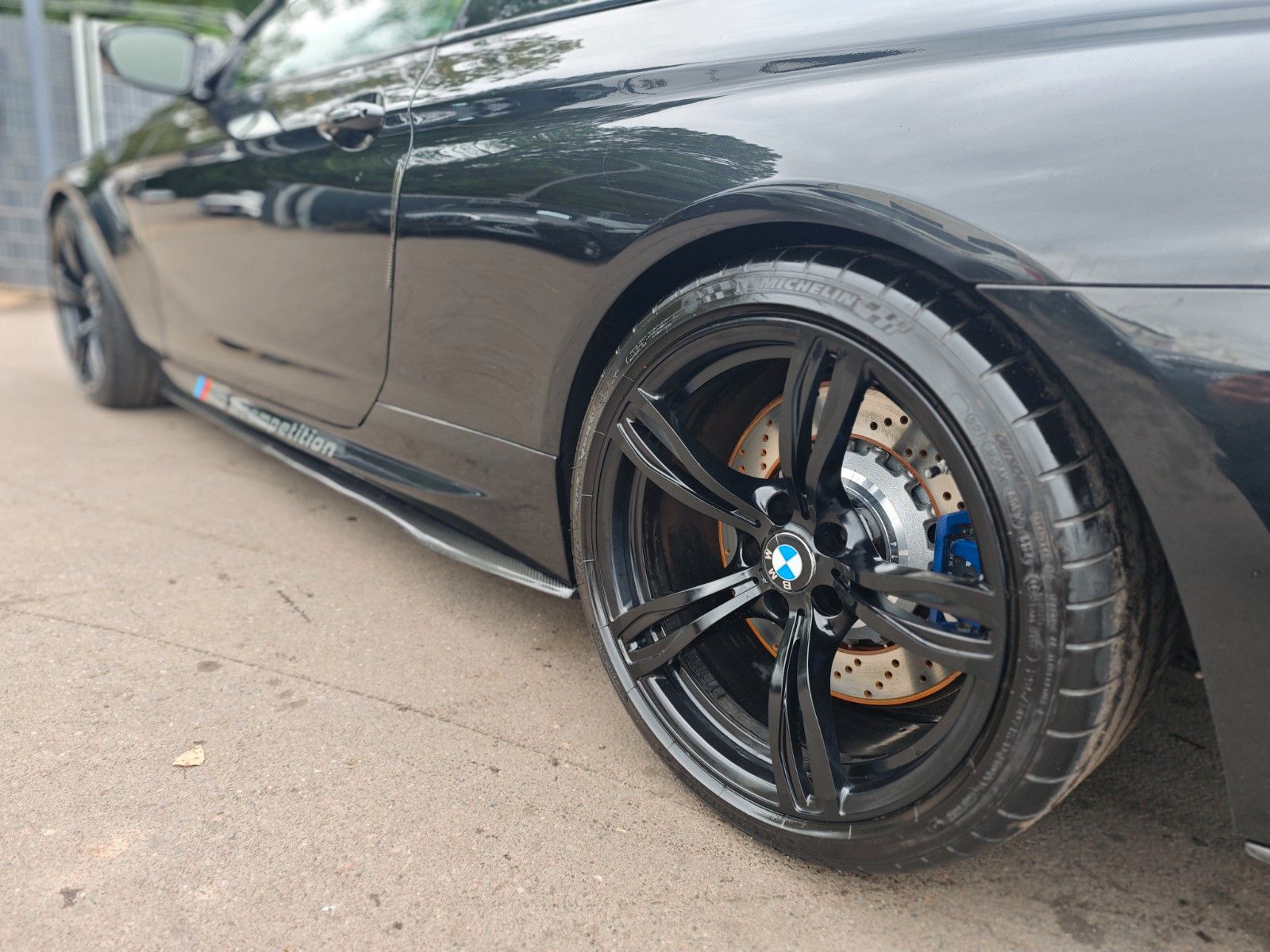 Fahrzeugabbildung BMW M6 COUPÉ *AUT.*CARBON*KAMERA*LED*20.Z*HEAD-UP*