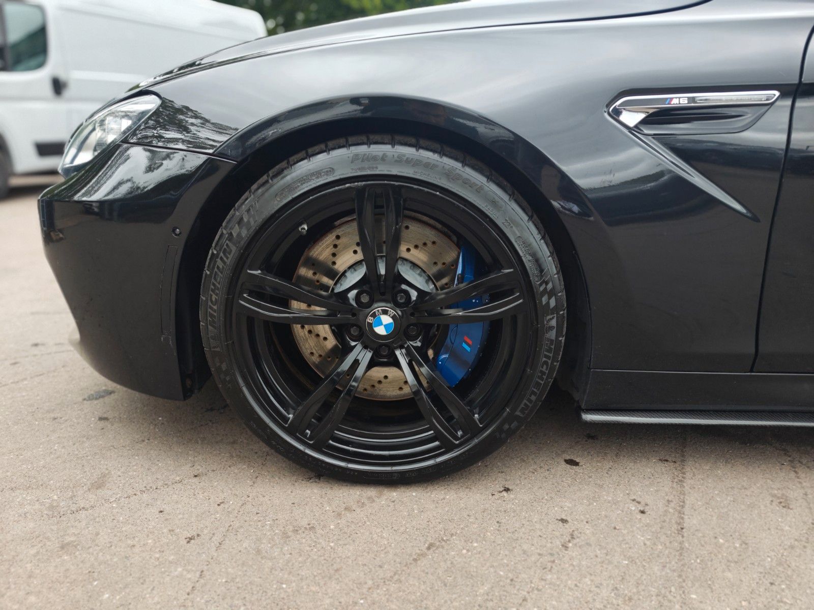 Fahrzeugabbildung BMW M6 COUPÉ *AUT.*CARBON*KAMERA*LED*20.Z*HEAD-UP*