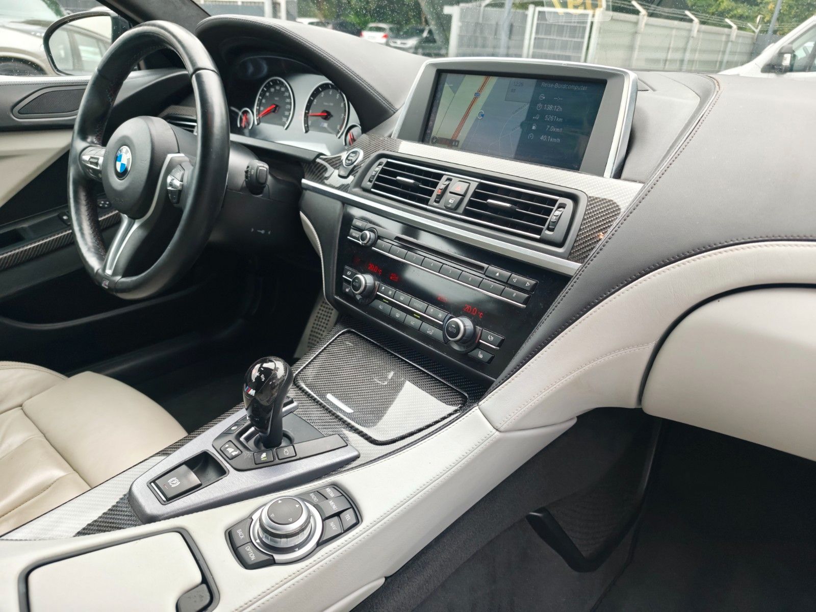 Fahrzeugabbildung BMW M6 COUPÉ *AUT.*CARBON*KAMERA*LED*20.Z*HEAD-UP*