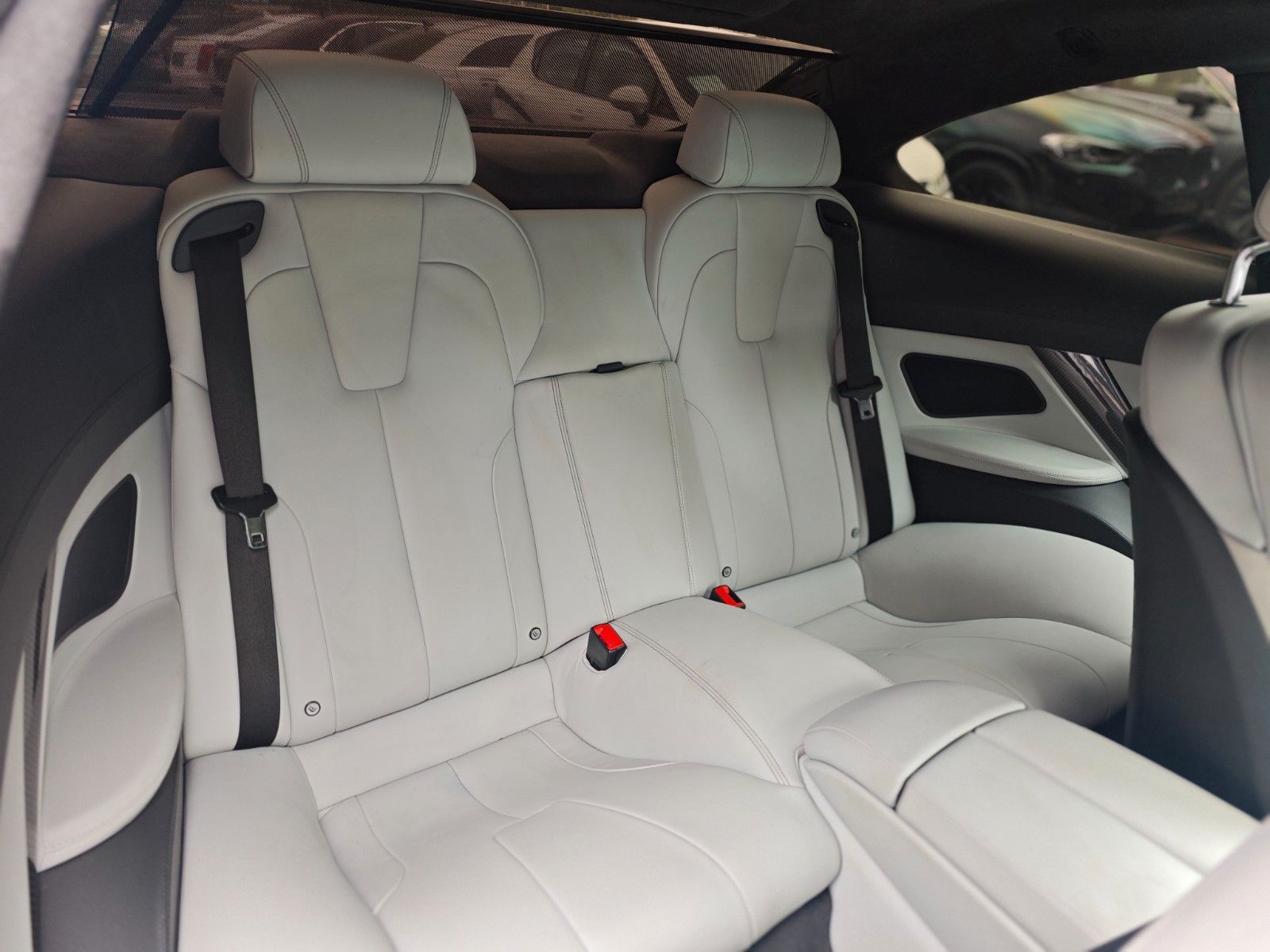 Fahrzeugabbildung BMW M6 COUPÉ *AUT.*CARBON*KAMERA*LED*20.Z*HEAD-UP*
