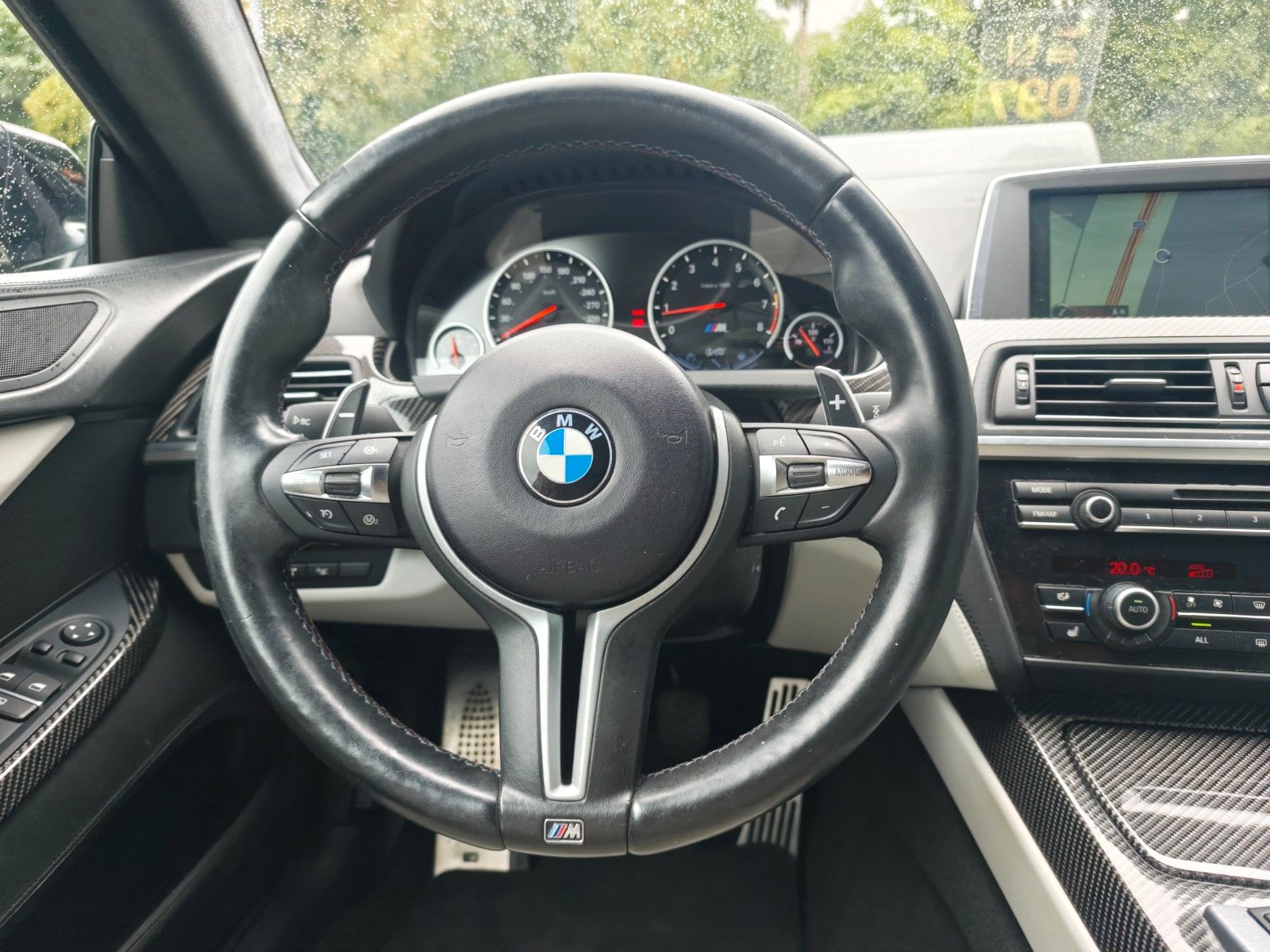Fahrzeugabbildung BMW M6 COUPÉ *AUT.*CARBON*KAMERA*LED*20.Z*HEAD-UP*