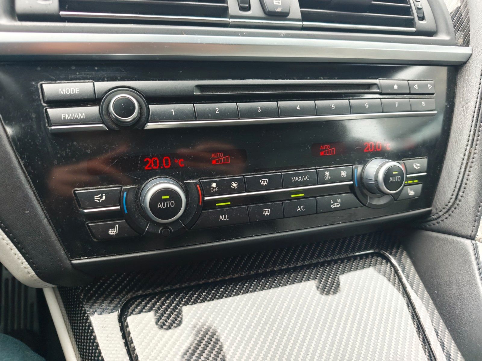 Fahrzeugabbildung BMW M6 COUPÉ *AUT.*CARBON*KAMERA*LED*20.Z*HEAD-UP*