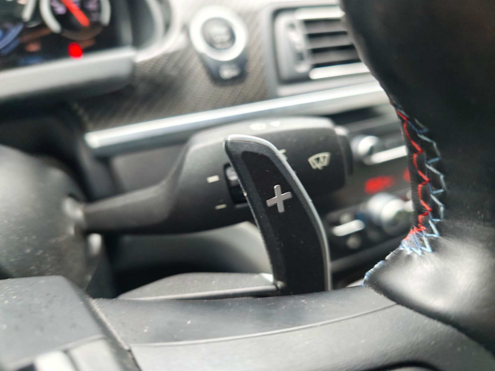 Fahrzeugabbildung BMW M6 COUPÉ *AUT.*CARBON*KAMERA*LED*20.Z*HEAD-UP*
