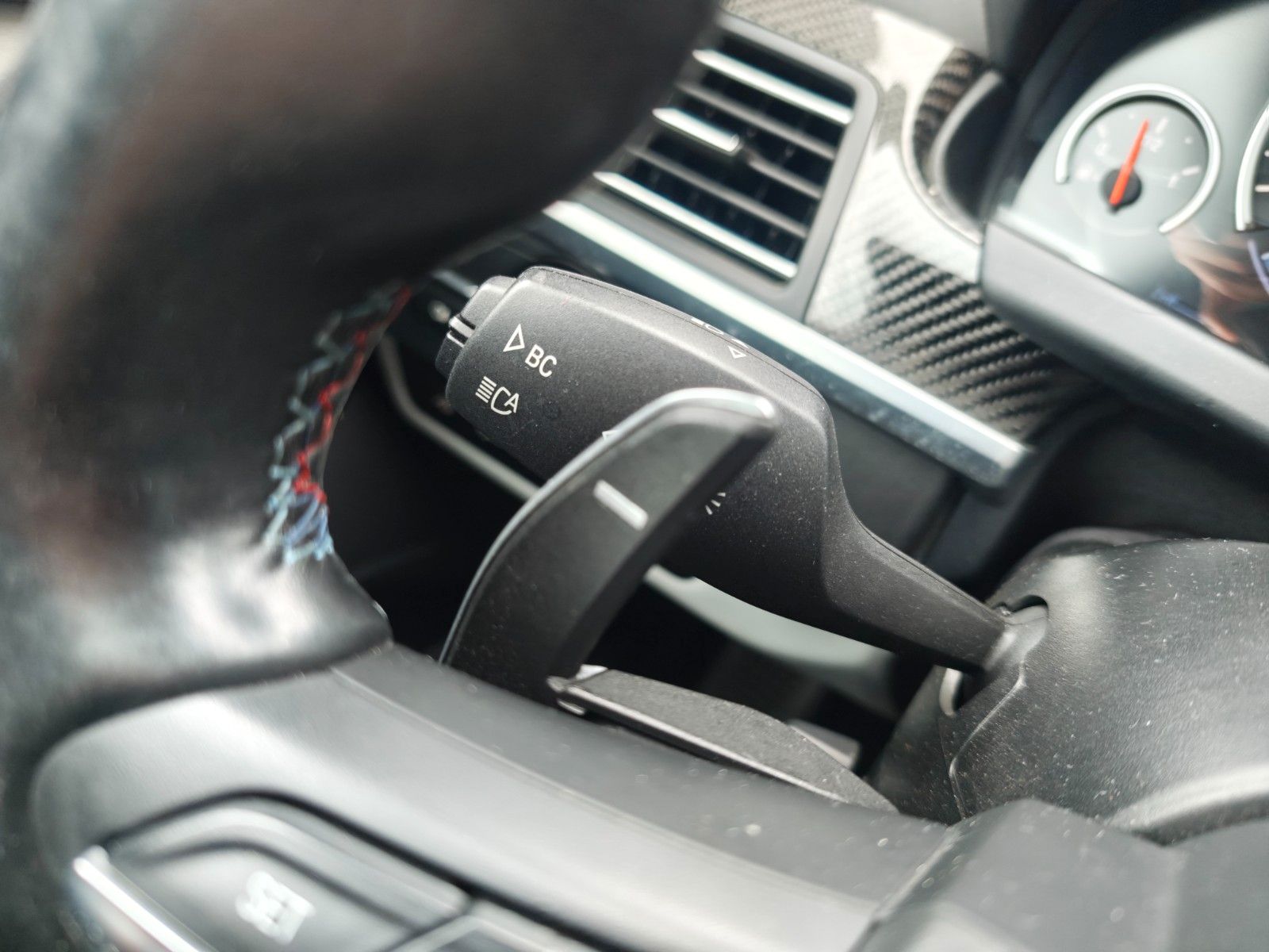 Fahrzeugabbildung BMW M6 COUPÉ *AUT.*CARBON*KAMERA*LED*20.Z*HEAD-UP*