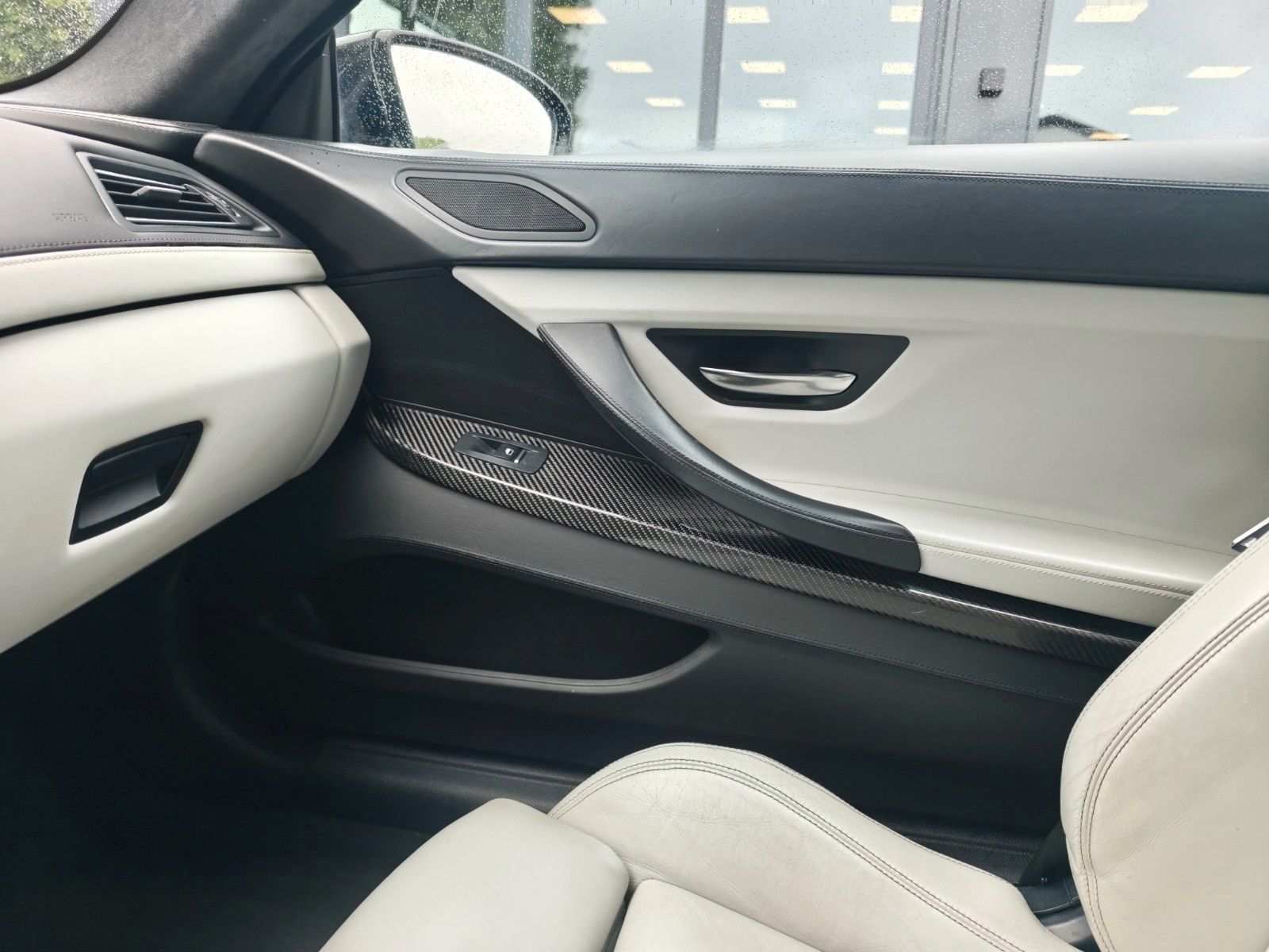 Fahrzeugabbildung BMW M6 COUPÉ *AUT.*CARBON*KAMERA*LED*20.Z*HEAD-UP*