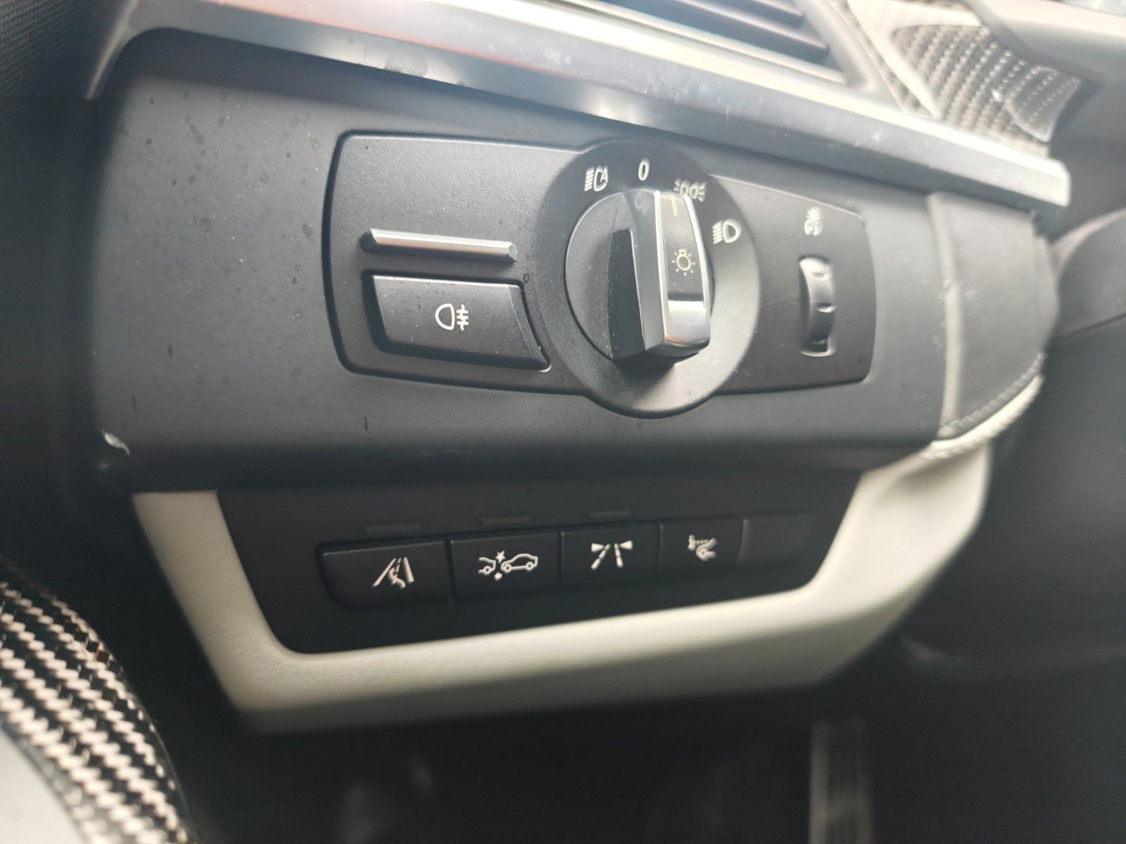 Fahrzeugabbildung BMW M6 COUPÉ *AUT.*CARBON*KAMERA*LED*20.Z*HEAD-UP*