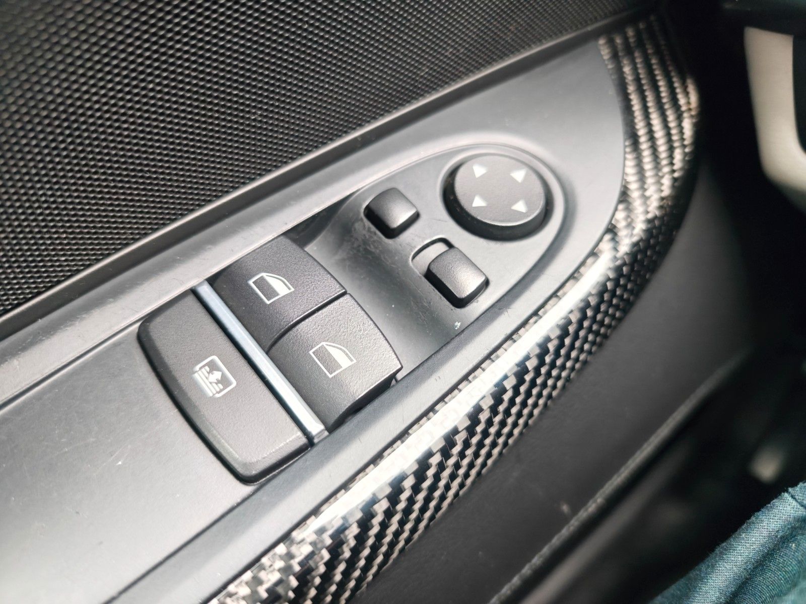 Fahrzeugabbildung BMW M6 COUPÉ *AUT.*CARBON*KAMERA*LED*20.Z*HEAD-UP*
