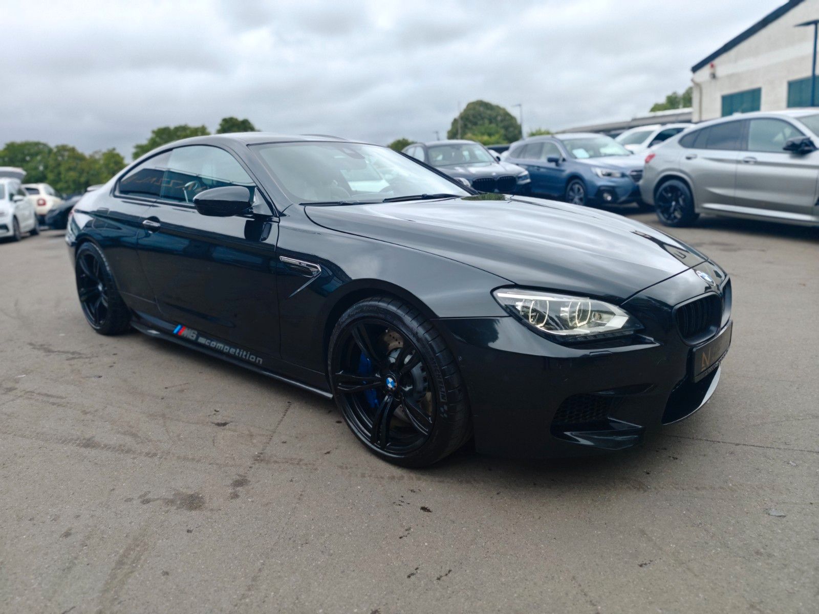 Fahrzeugabbildung BMW M6 COUPÉ *AUT.*CARBON*KAMERA*LED*20.Z*HEAD-UP*