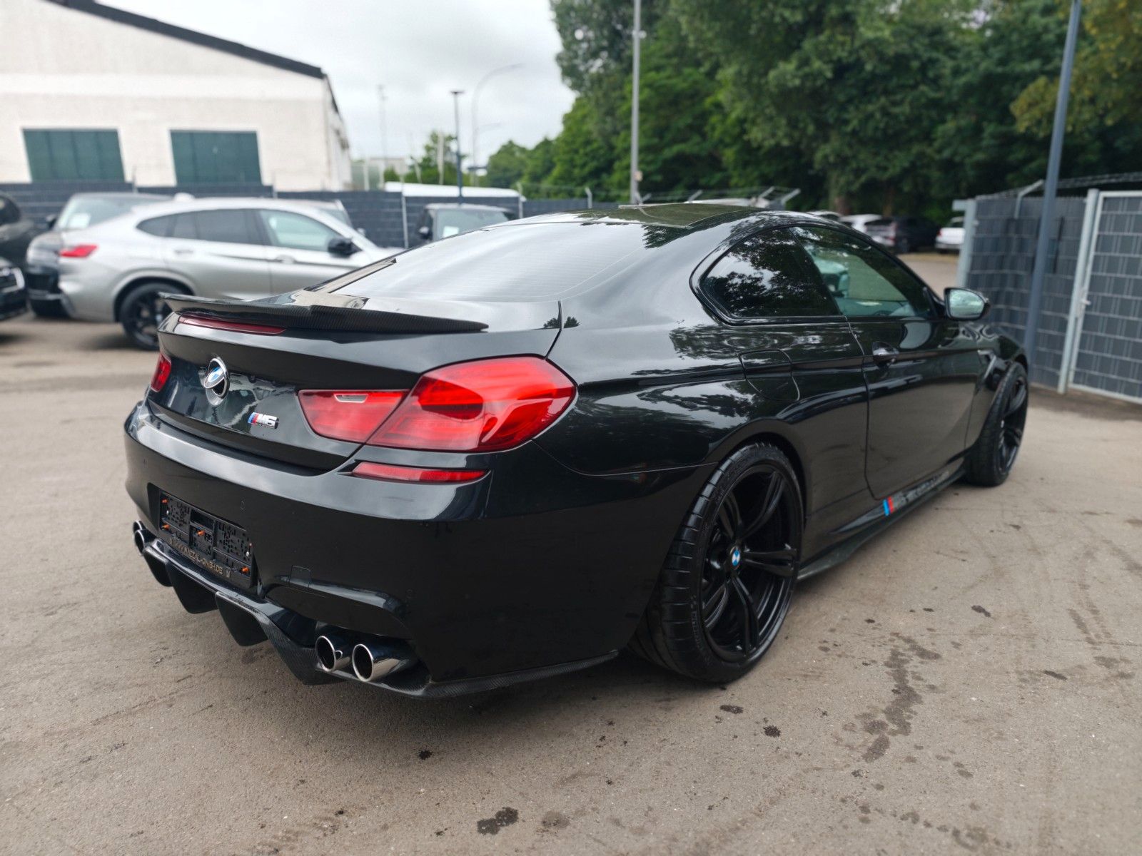 Fahrzeugabbildung BMW M6 COUPÉ *AUT.*CARBON*KAMERA*LED*20.Z*HEAD-UP*