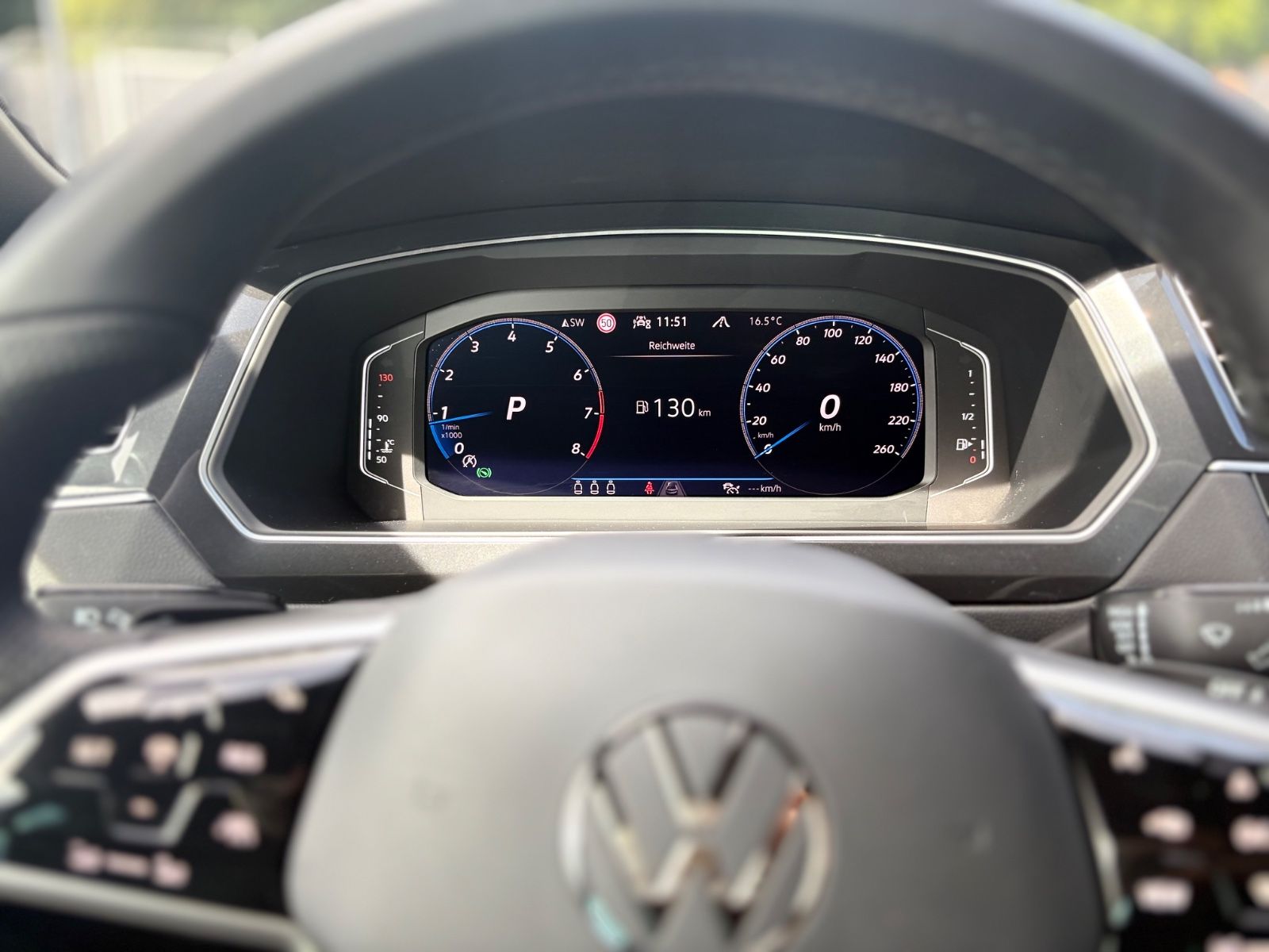 Fahrzeugabbildung Volkswagen TIGUAN R-LINE 4MOTION *AUT*LED*KAM*SHZ*LEDER*