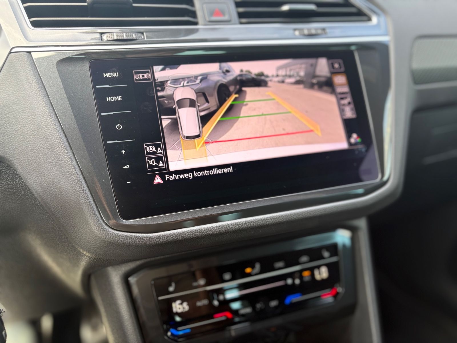 Fahrzeugabbildung Volkswagen TIGUAN R-LINE 4MOTION *AUT*LED*KAM*SHZ*LEDER*
