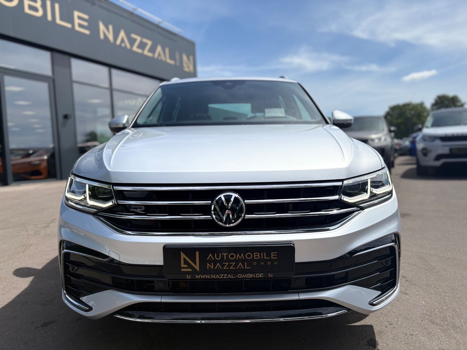 Fahrzeugabbildung Volkswagen TIGUAN R-LINE 4MOTION *AUT*LED*KAM*SHZ*LEDER*