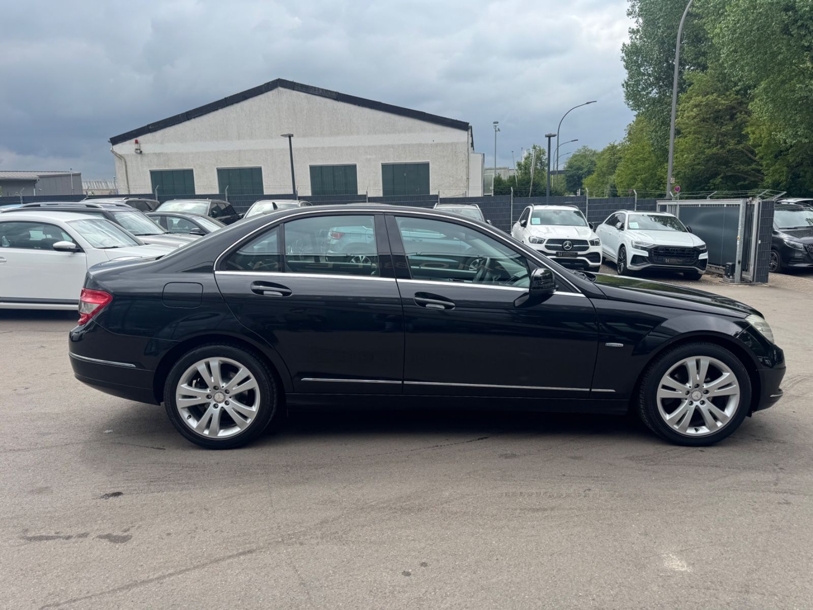 Fahrzeugabbildung Mercedes-Benz C 180 LIMOUSINE AVANTDARDE*