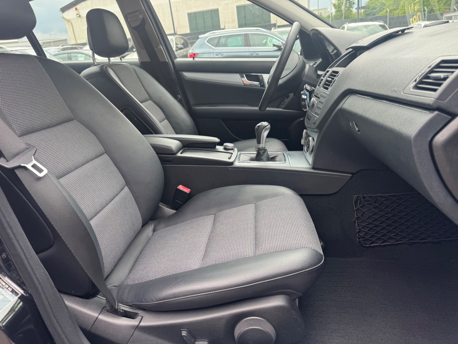 Fahrzeugabbildung Mercedes-Benz C 180 LIMOUSINE AVANTDARDE*