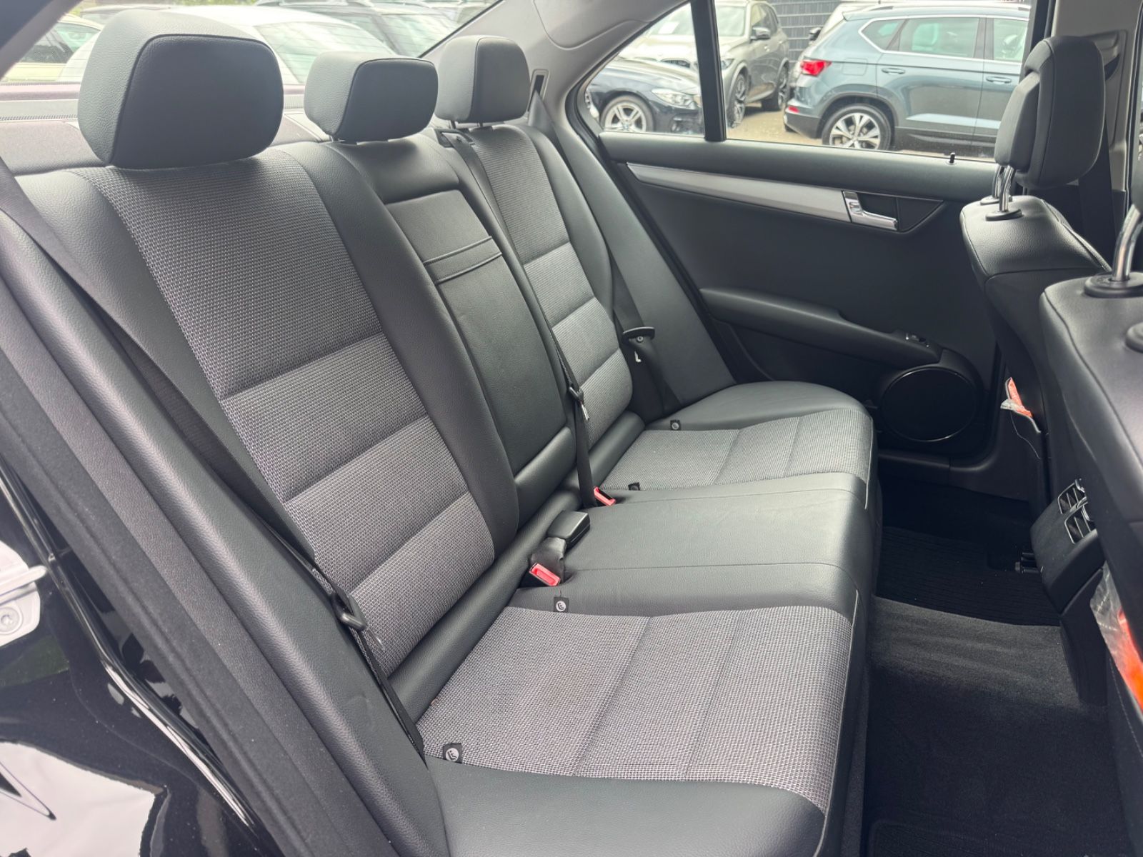 Fahrzeugabbildung Mercedes-Benz C 180 LIMOUSINE AVANTDARDE*