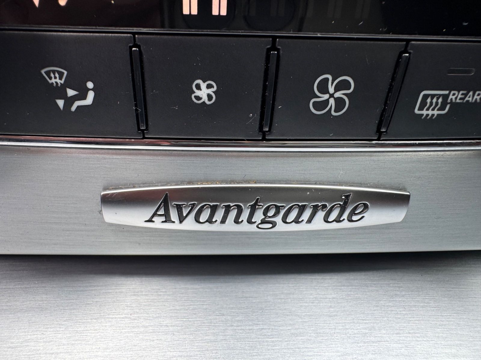 Fahrzeugabbildung Mercedes-Benz C 180 LIMOUSINE AVANTDARDE*