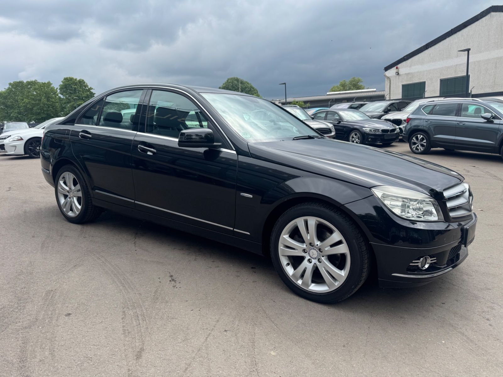 Fahrzeugabbildung Mercedes-Benz C 180 LIMOUSINE AVANTDARDE*