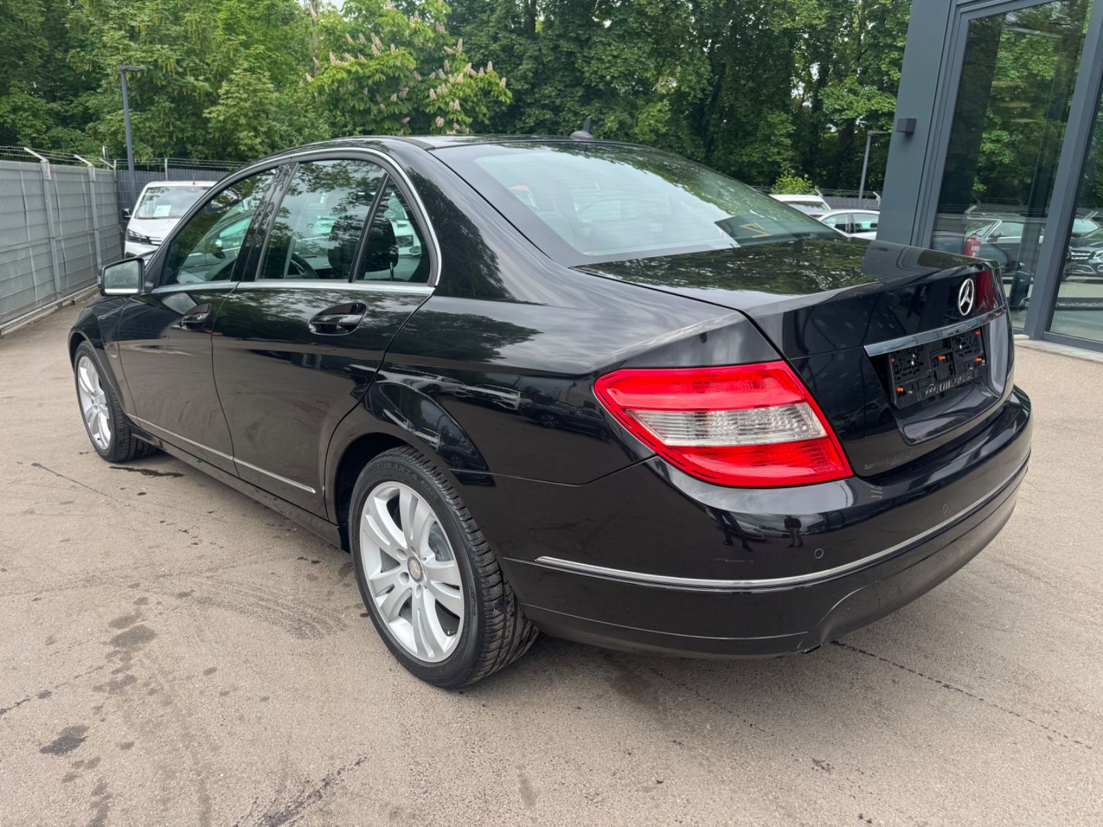 Fahrzeugabbildung Mercedes-Benz C 180 LIMOUSINE AVANTDARDE*
