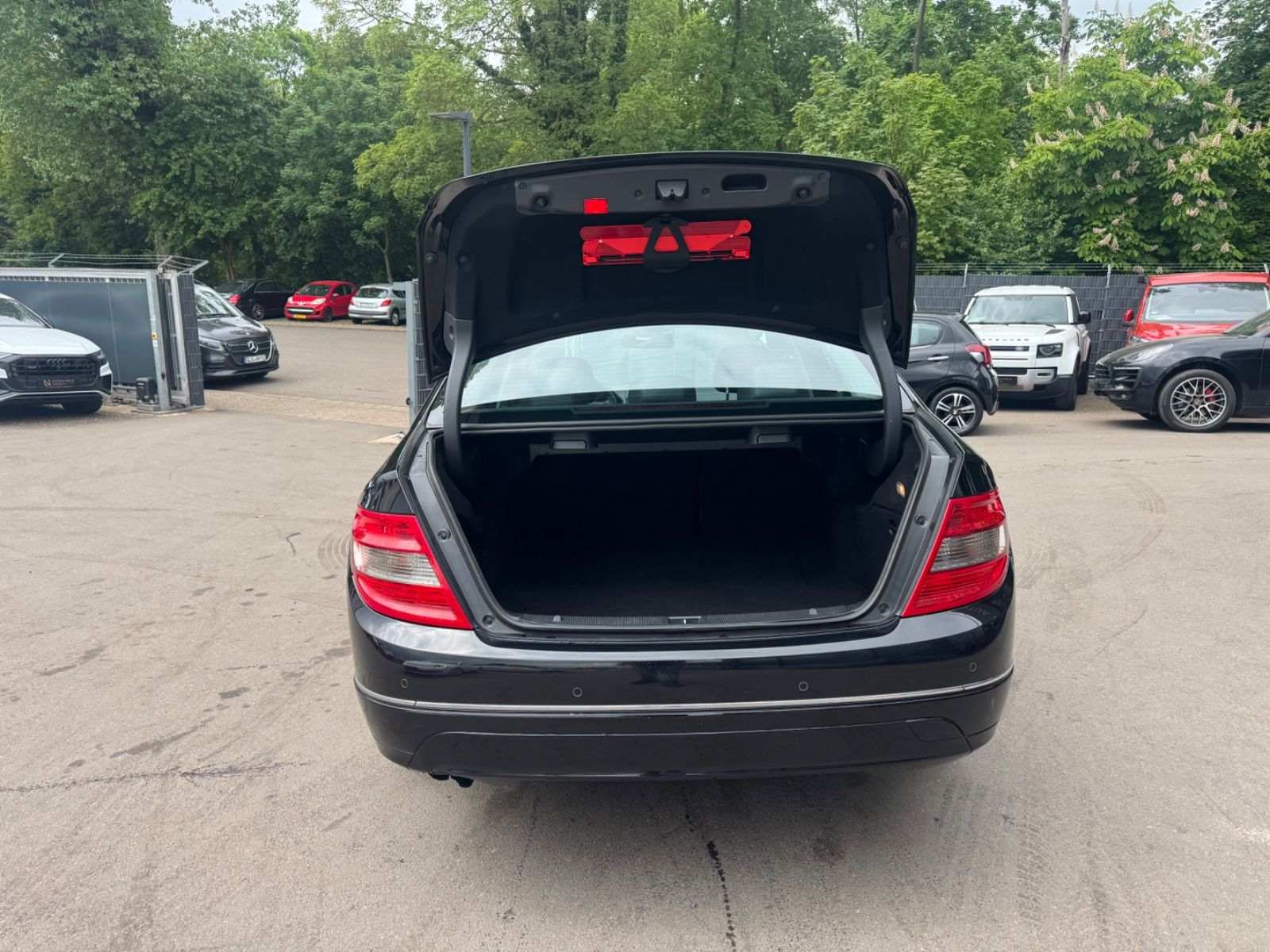 Fahrzeugabbildung Mercedes-Benz C 180 LIMOUSINE AVANTDARDE*