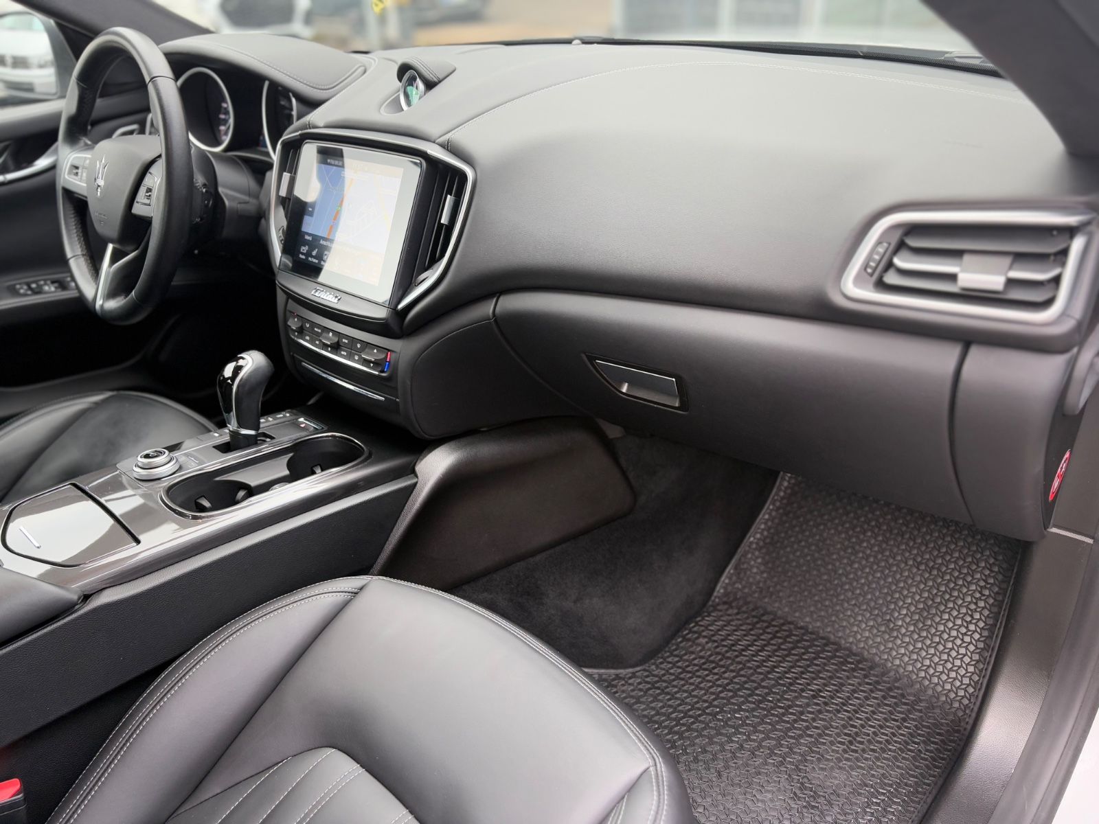 Fahrzeugabbildung Maserati GHIBLI S Q4 *PANO*LEDER*NAVI*LED*KAM*SHZ*